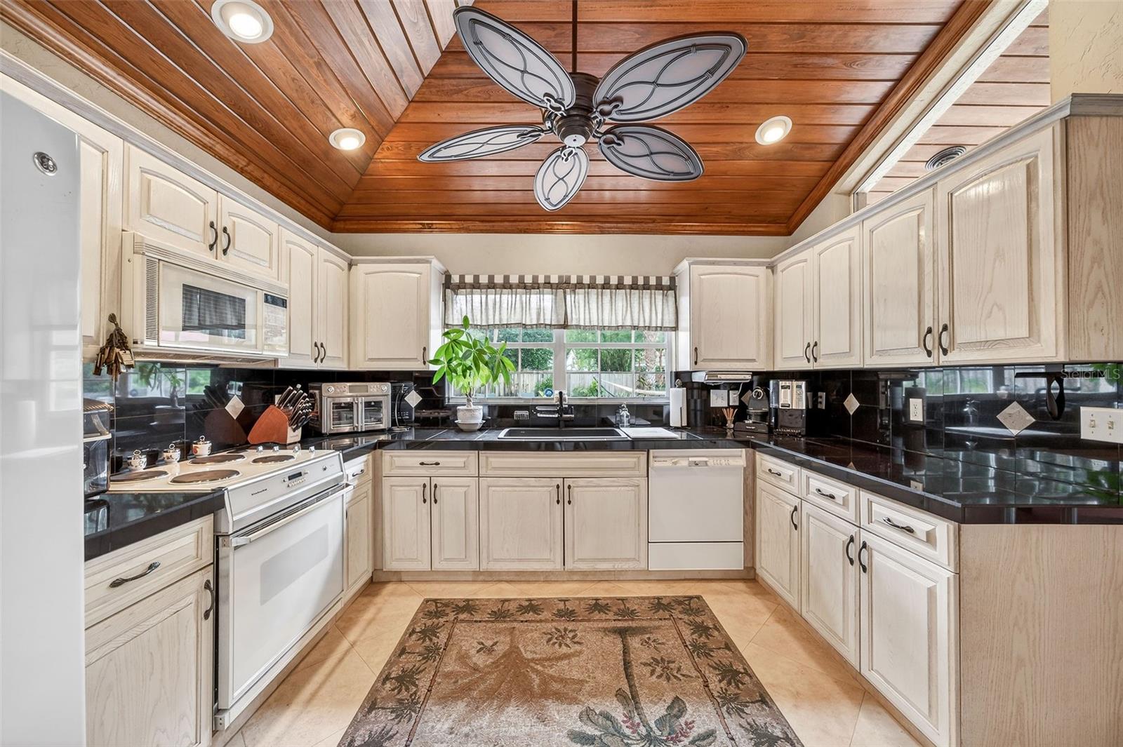 830 LAKE DAVIS DR, ORLANDO, FL — photo 11