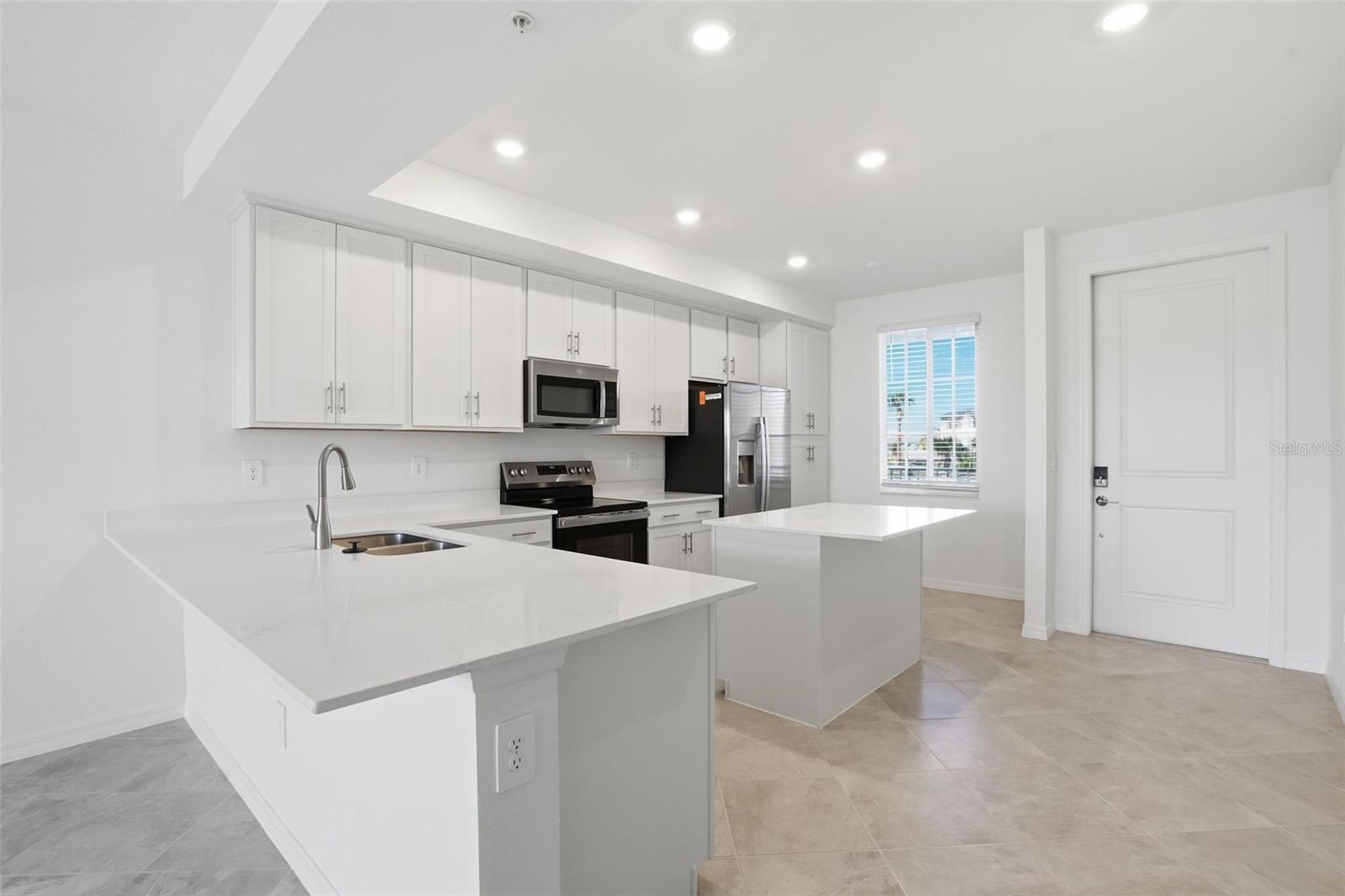 19110 SCALLOP LOOP #204, LAKEWOOD RANCH, FL — photo 4