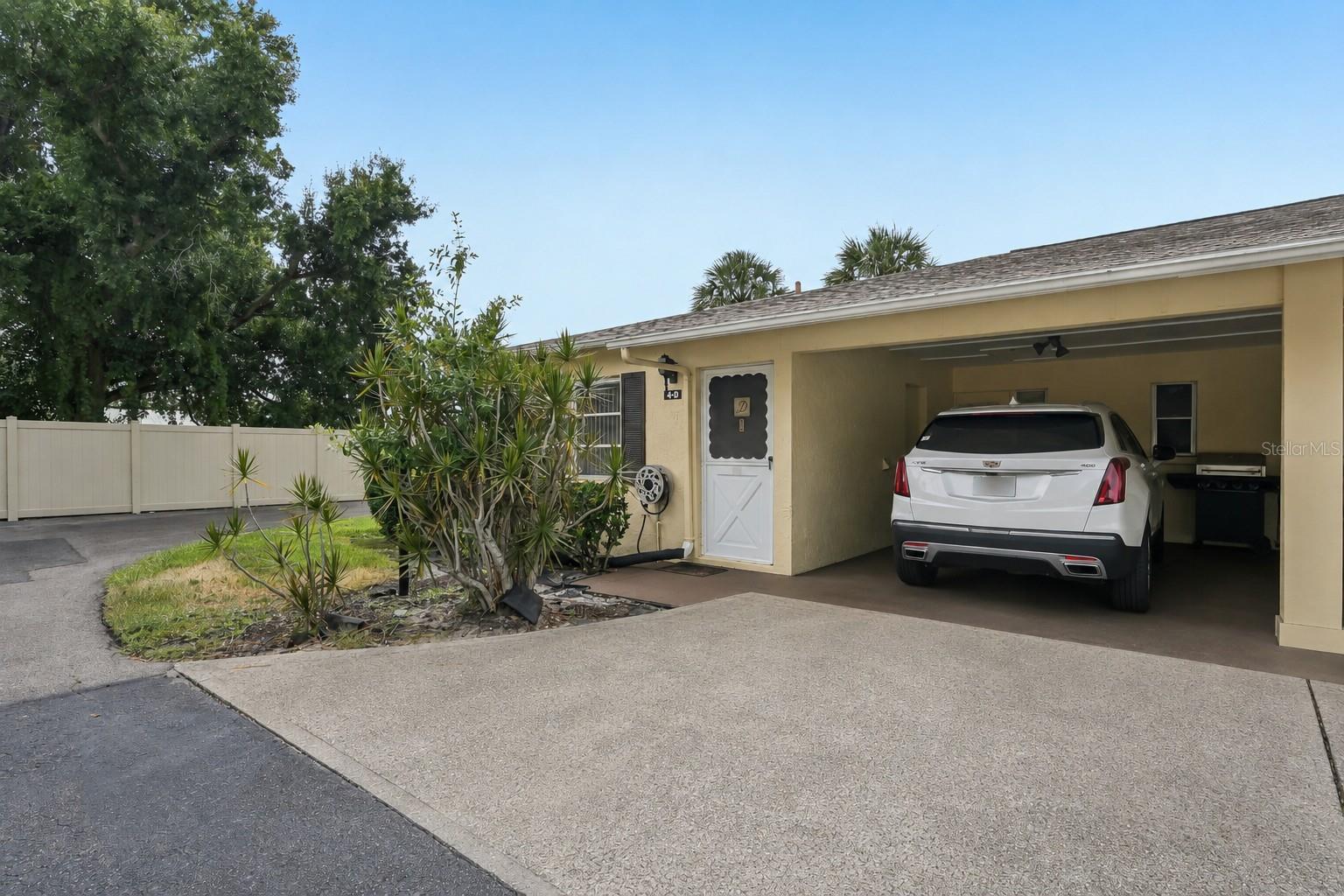 390 301 BLVD W #4D, BRADENTON, FL
