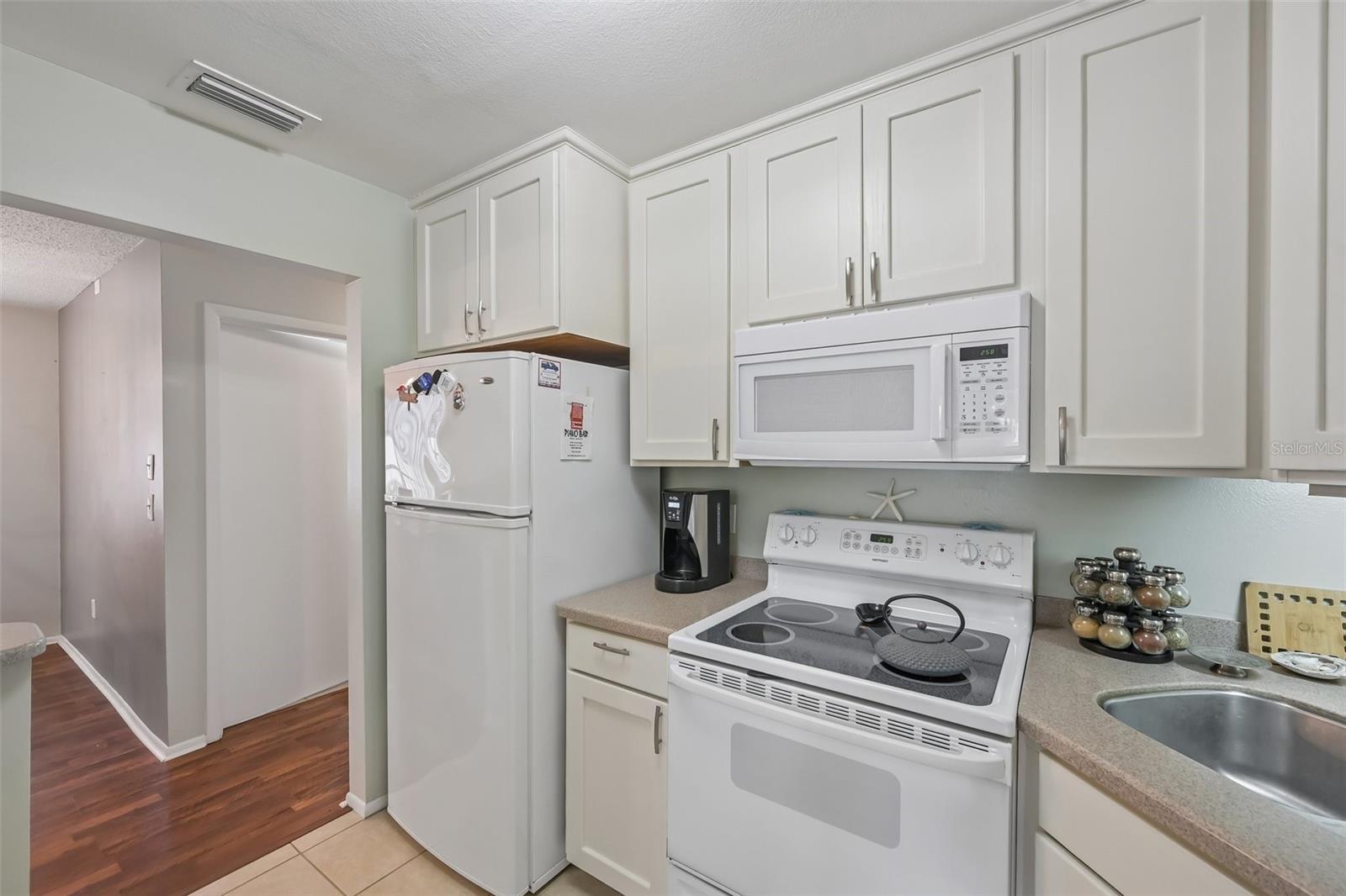 390 301 BLVD W #4D, BRADENTON, FL — photo 9