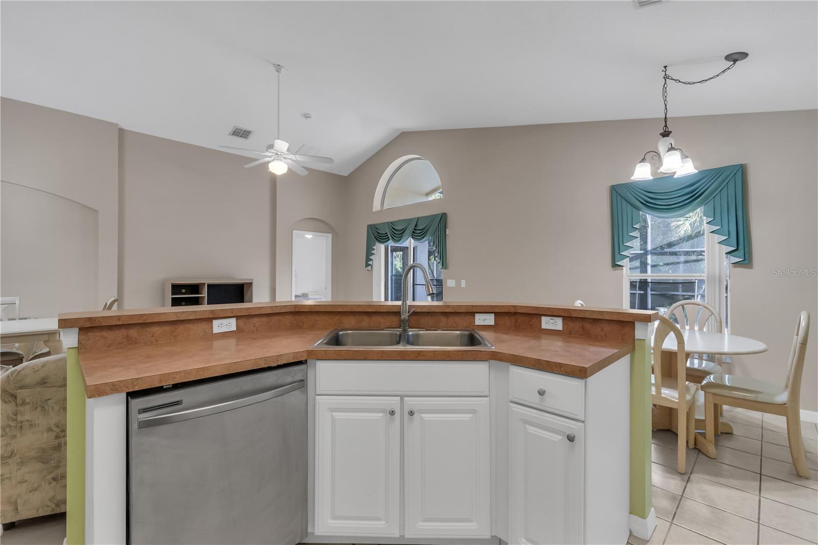 4700 CUMBRIAN LAKES DR, KISSIMMEE, FL — photo 10