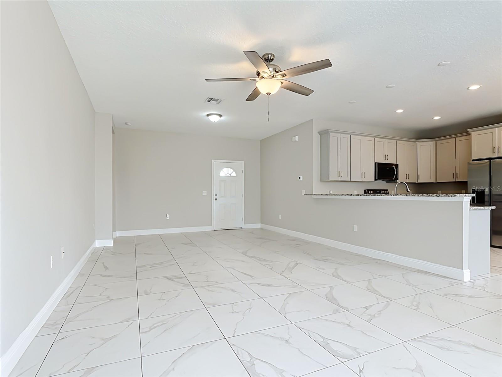 106 OAK CIR, POINCIANA, FL — photo 9