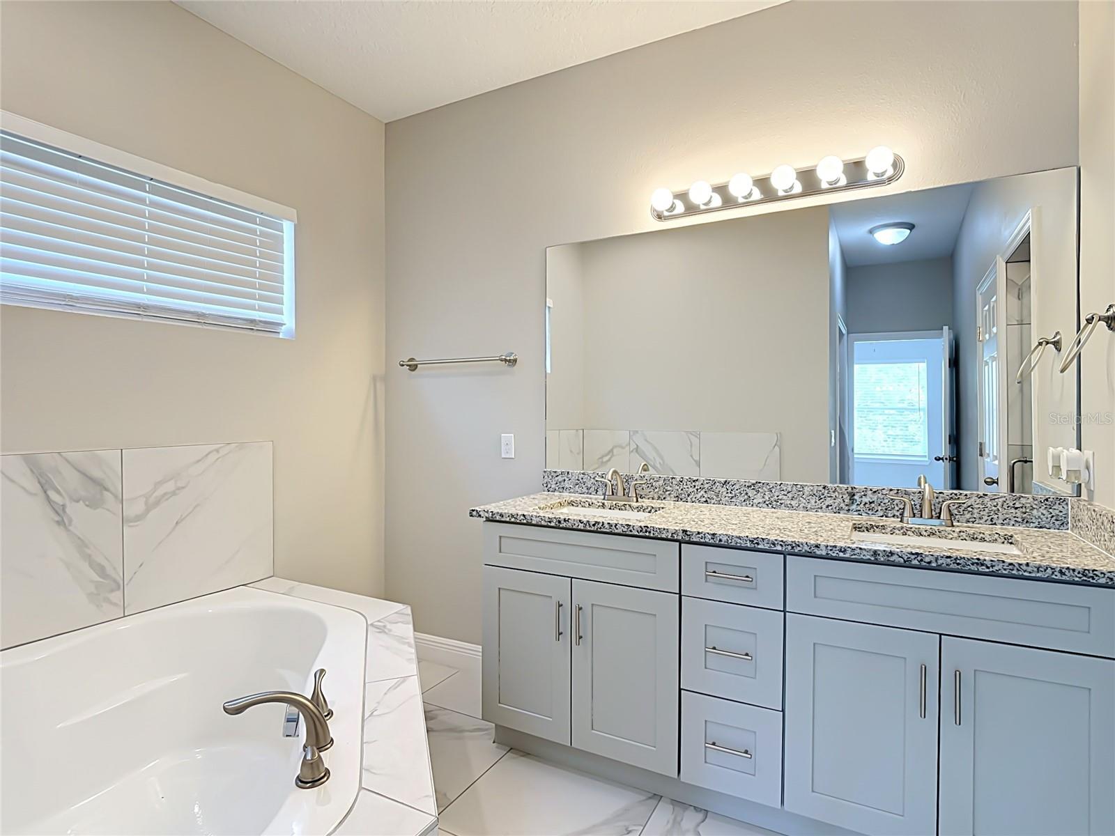 106 OAK CIR, POINCIANA, FL — photo 35