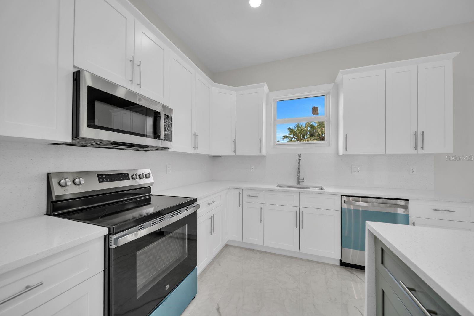 2715 10TH ST W, LEHIGH ACRES, FL — photo 9