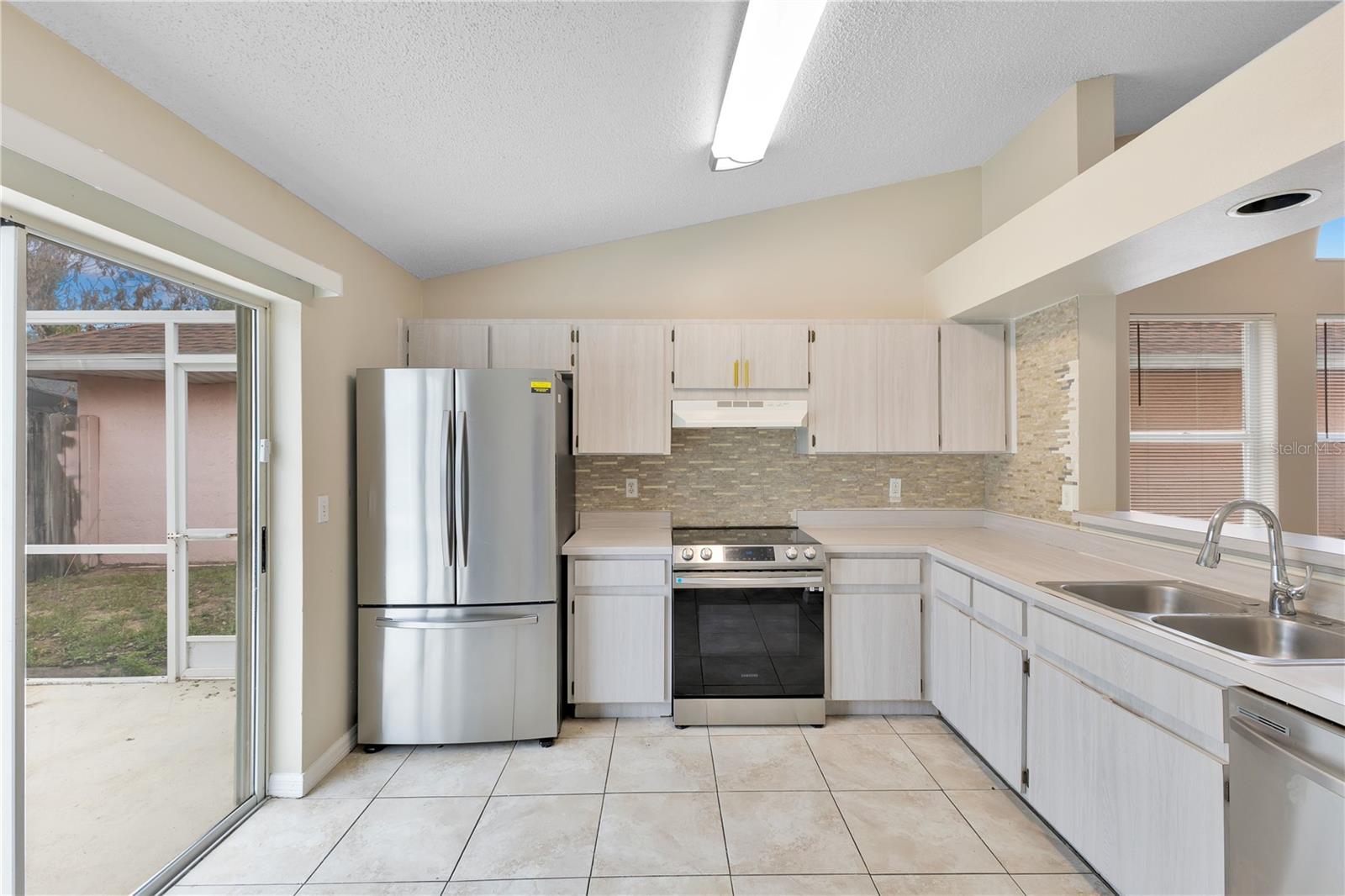 8821 PARLIAMENT CT, KISSIMMEE, FL — photo 7