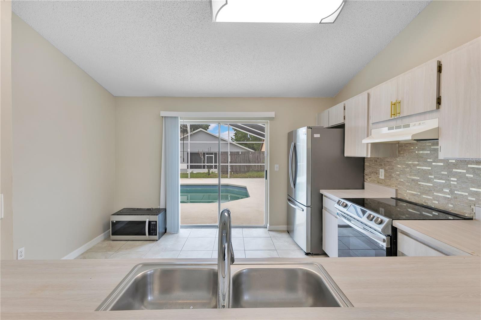 8821 PARLIAMENT CT, KISSIMMEE, FL — photo 8