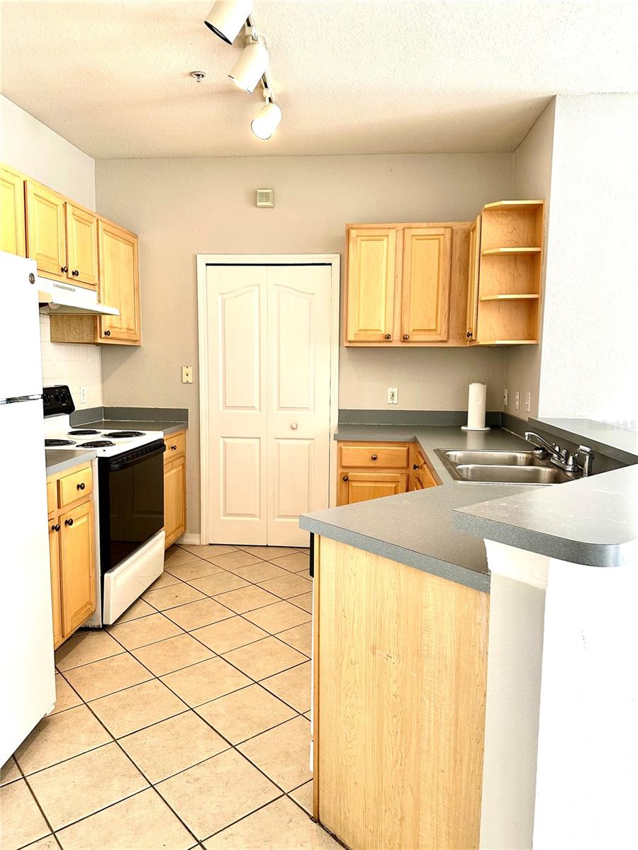 1150 LAKE SHADOW CIR #3102, MAITLAND, FL — photo 3