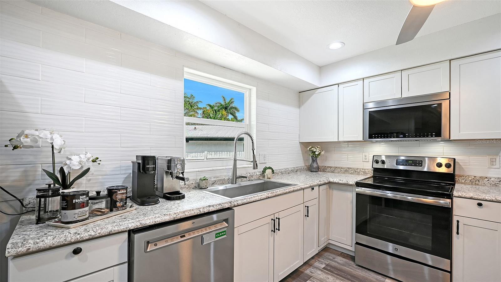 2103 LUSITANIA DR, SARASOTA, FL — photo 16