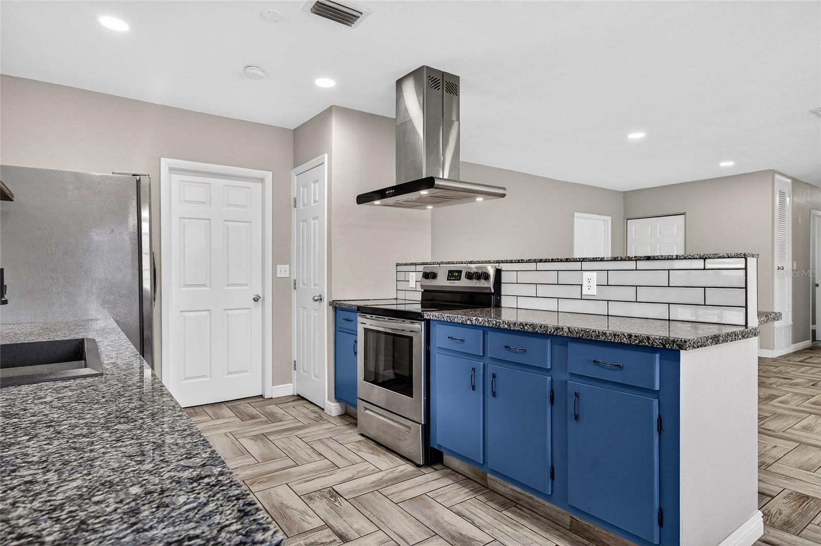 337 COLGAN AVE SE, PORT CHARLOTTE, FL — photo 8