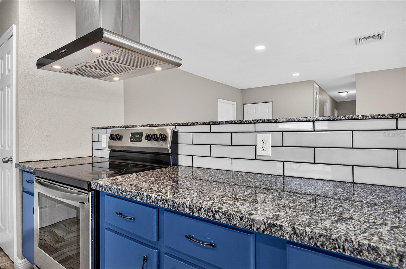 337 COLGAN AVE SE, PORT CHARLOTTE, FL — photo 9