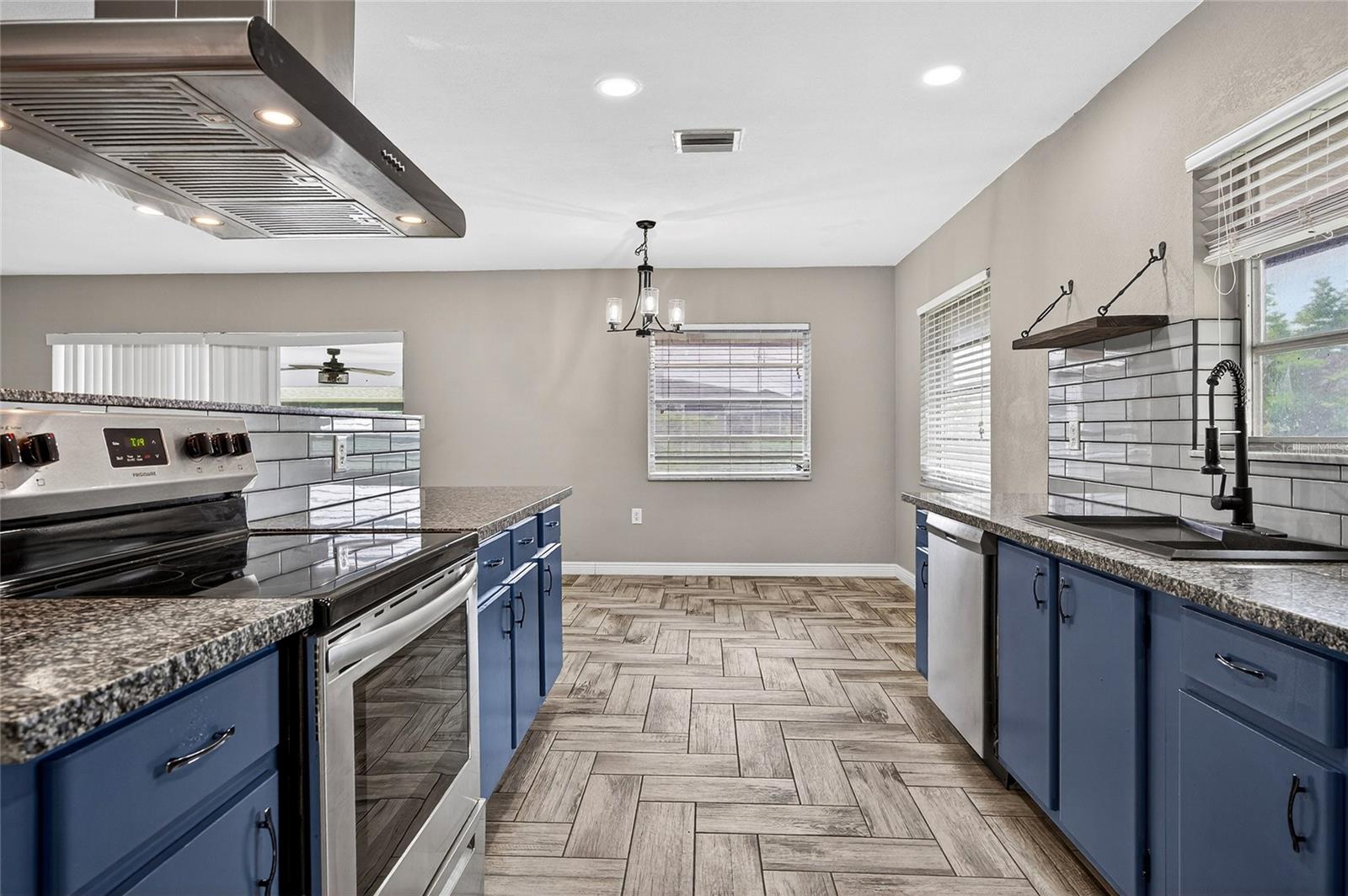337 COLGAN AVE SE, PORT CHARLOTTE, FL — photo 10