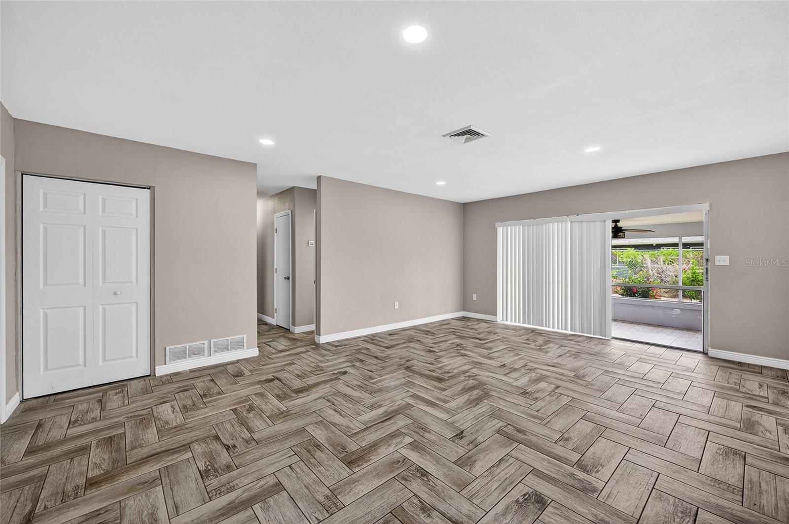 337 COLGAN AVE SE, PORT CHARLOTTE, FL — photo 12