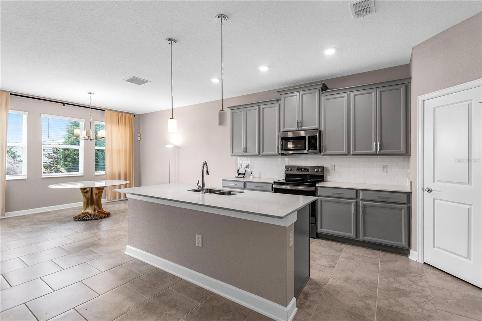 8833 BETH PAGE LN, DAVENPORT, FL — photo 3