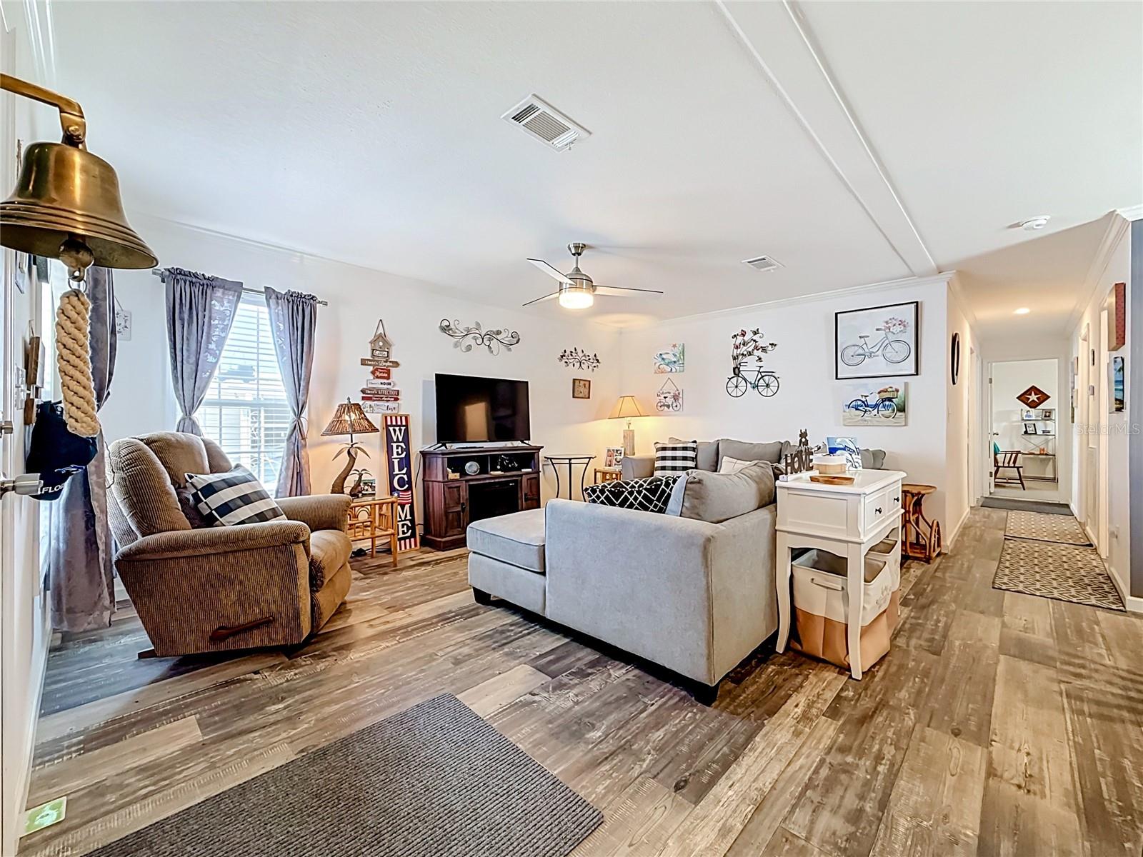10485 HOLIDAY SHORES DR #302, LARGO, FL — photo 2