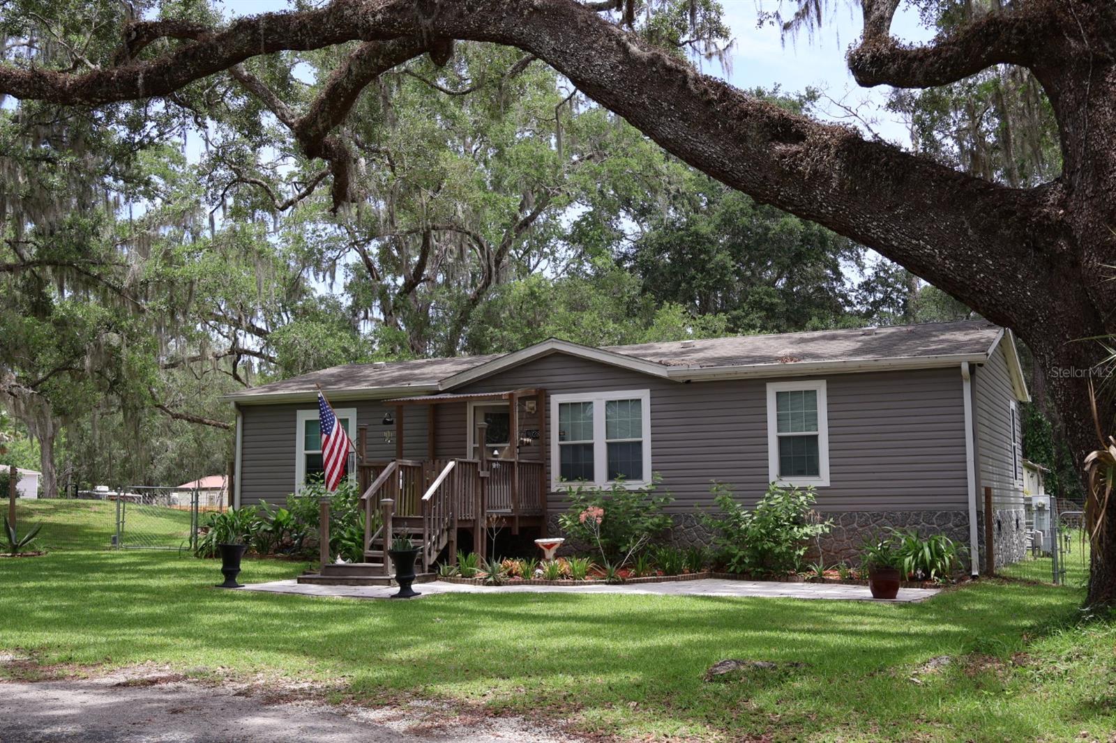 9028 WEST ST, BROOKSVILLE, FL — photo 2