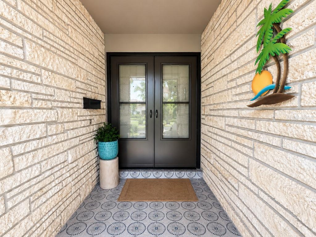 8408 BOULDER PL, TAMPA, FL — photo 2