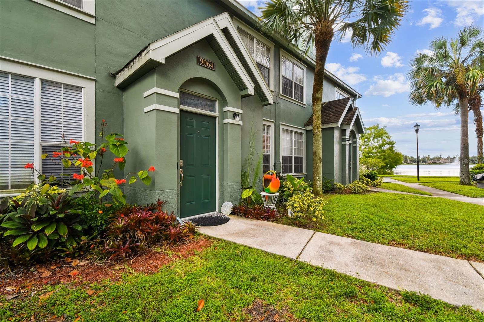 9064 LAKE CHASE ISLAND WAY, TAMPA, FL — photo 2