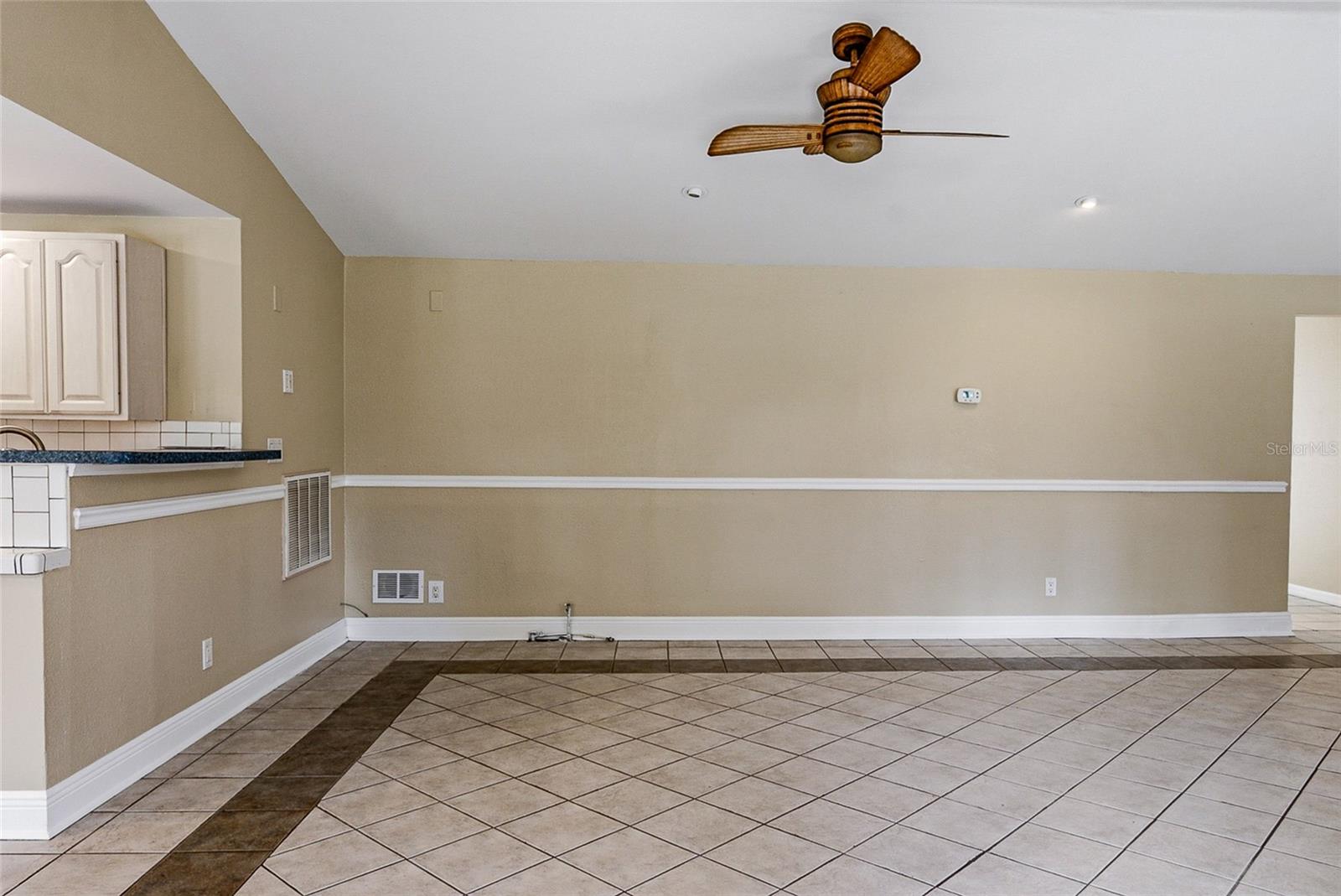8205 WESTRIDGE DR, TAMPA, FL — photo 8
