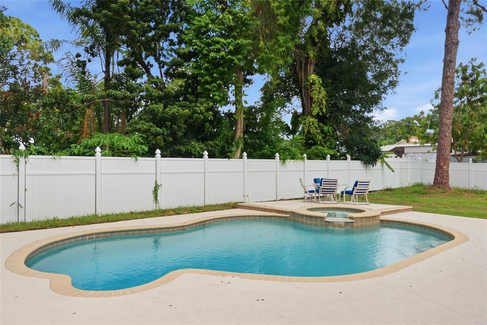 8205 WESTRIDGE DR, TAMPA, FL — photo 33