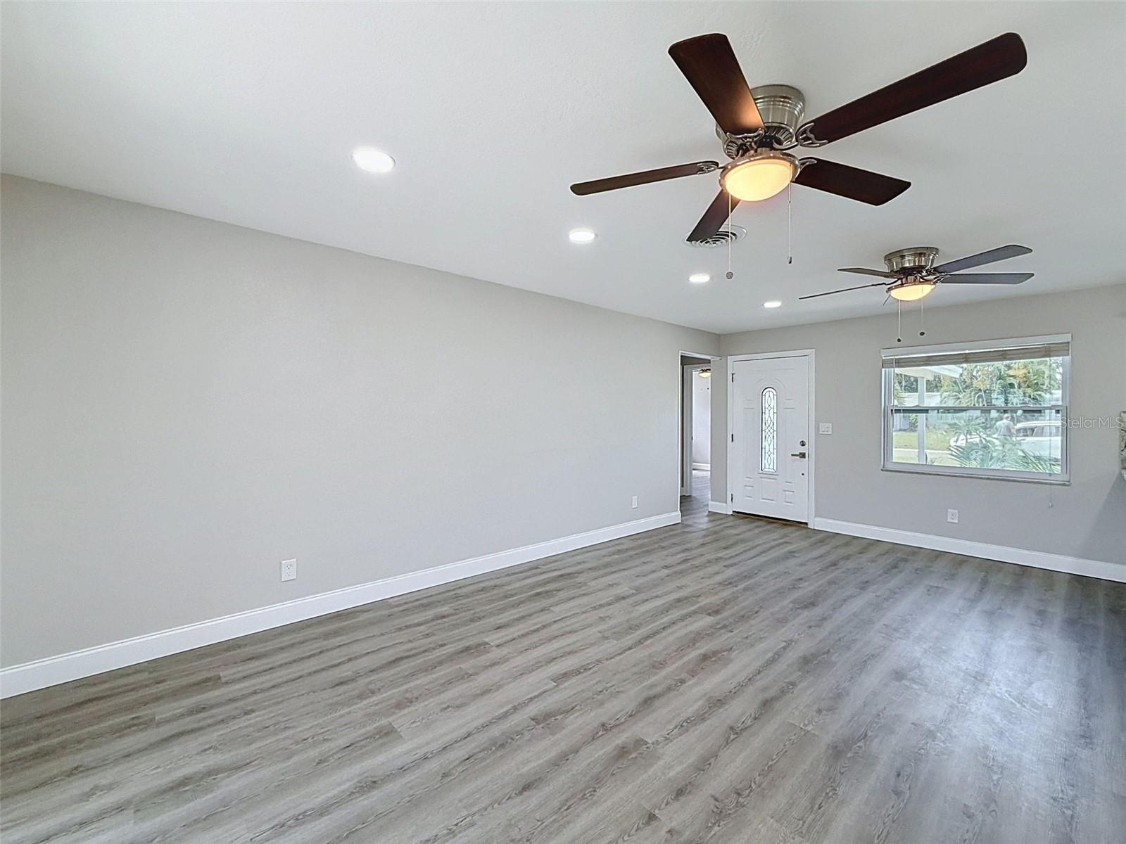 307 87TH AVE NE, ST PETERSBURG, FL — photo 5