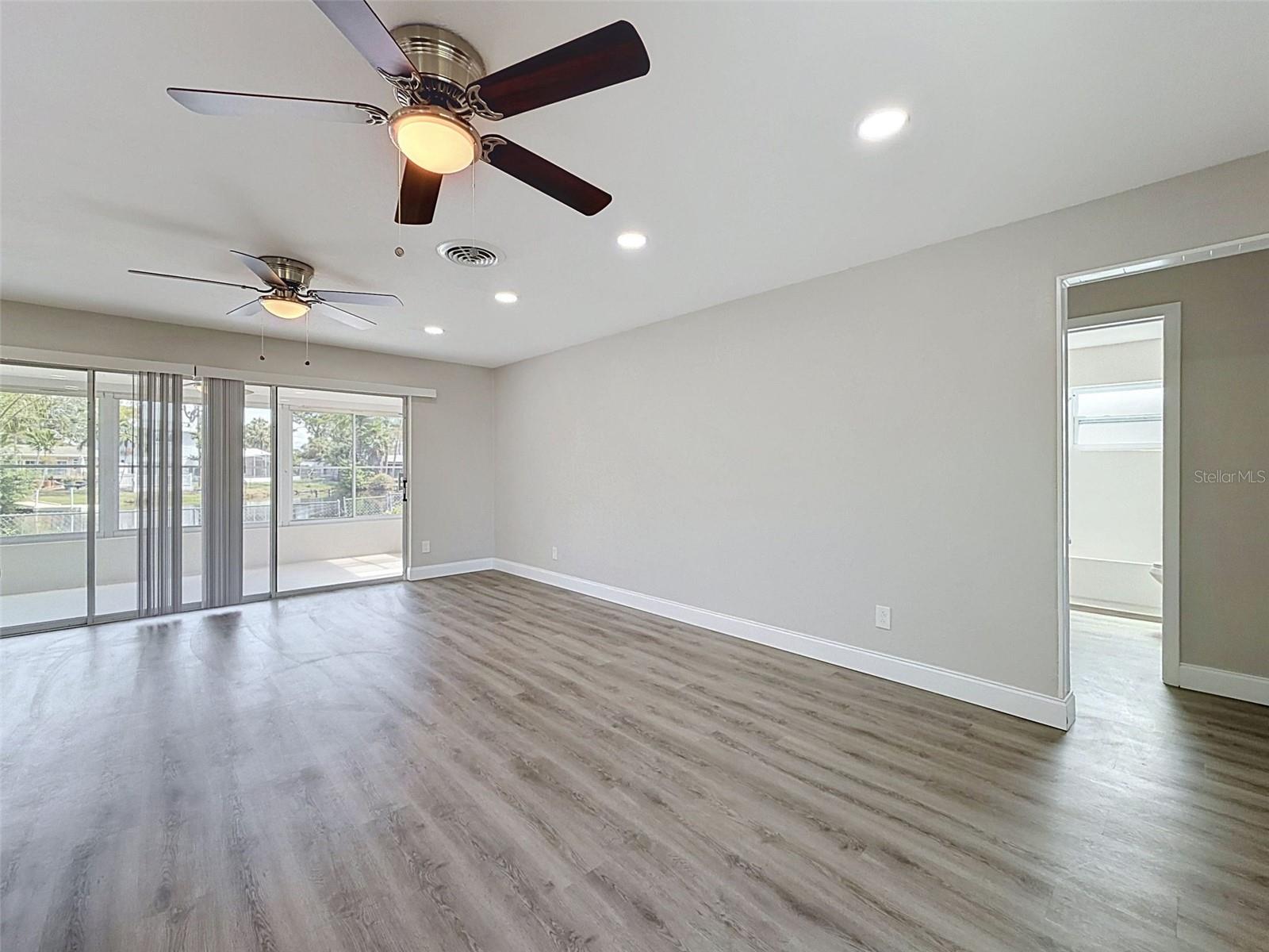 307 87TH AVE NE, ST PETERSBURG, FL — photo 6