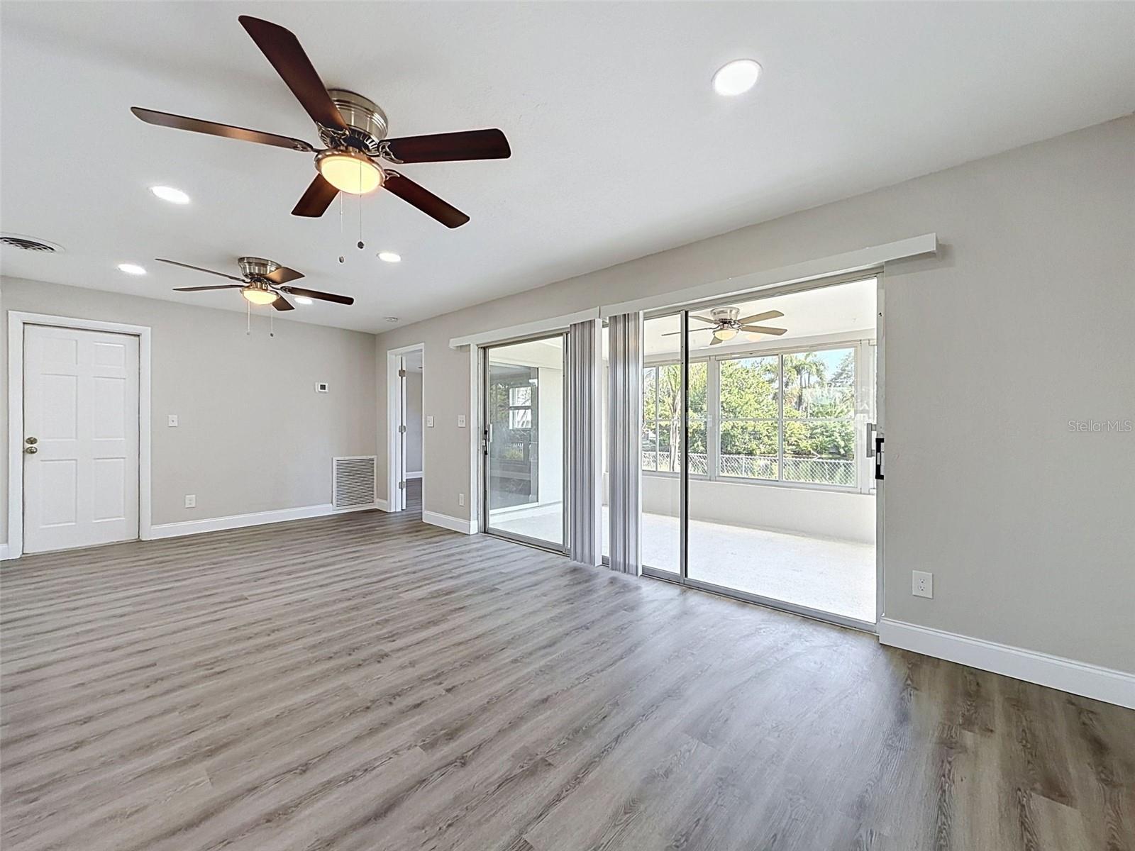 307 87TH AVE NE, ST PETERSBURG, FL — photo 7