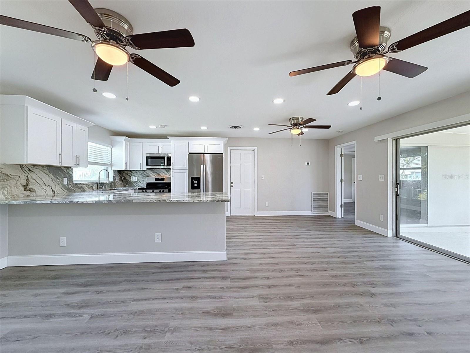 307 87TH AVE NE, ST PETERSBURG, FL — photo 8