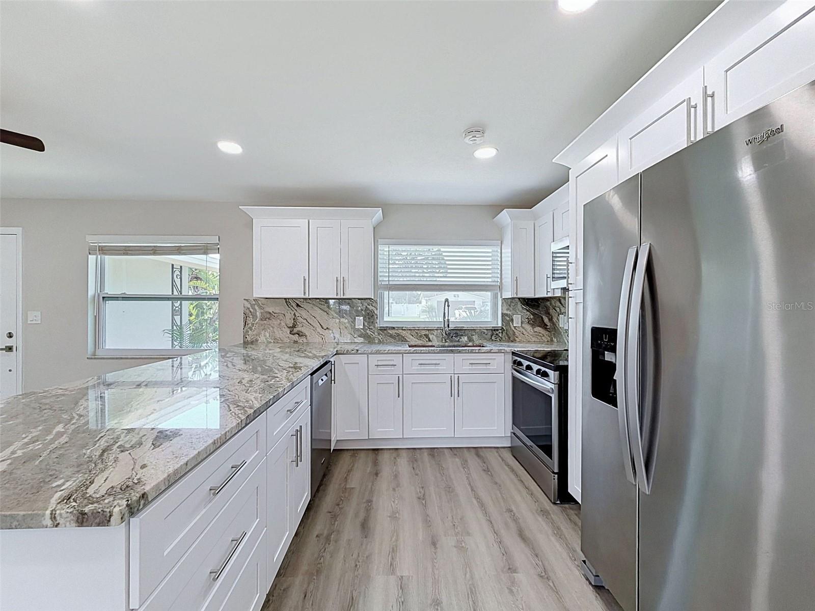 307 87TH AVE NE, ST PETERSBURG, FL — photo 9