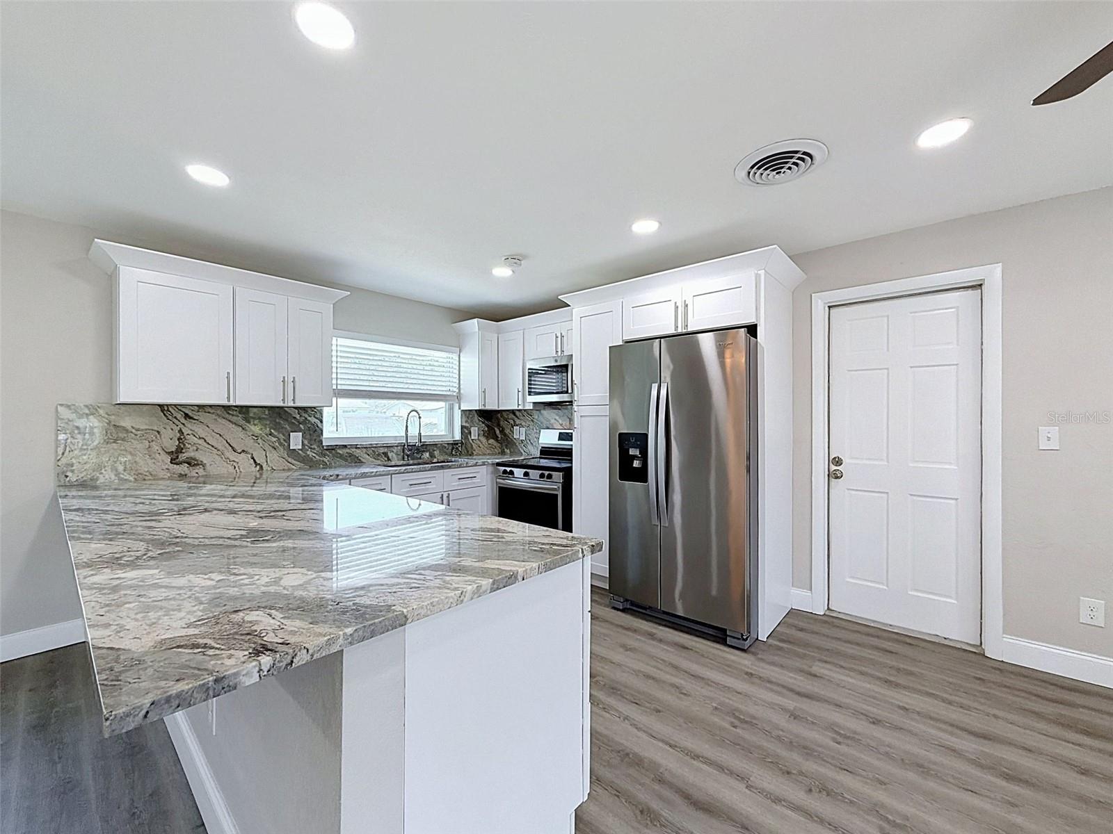 307 87TH AVE NE, ST PETERSBURG, FL — photo 10