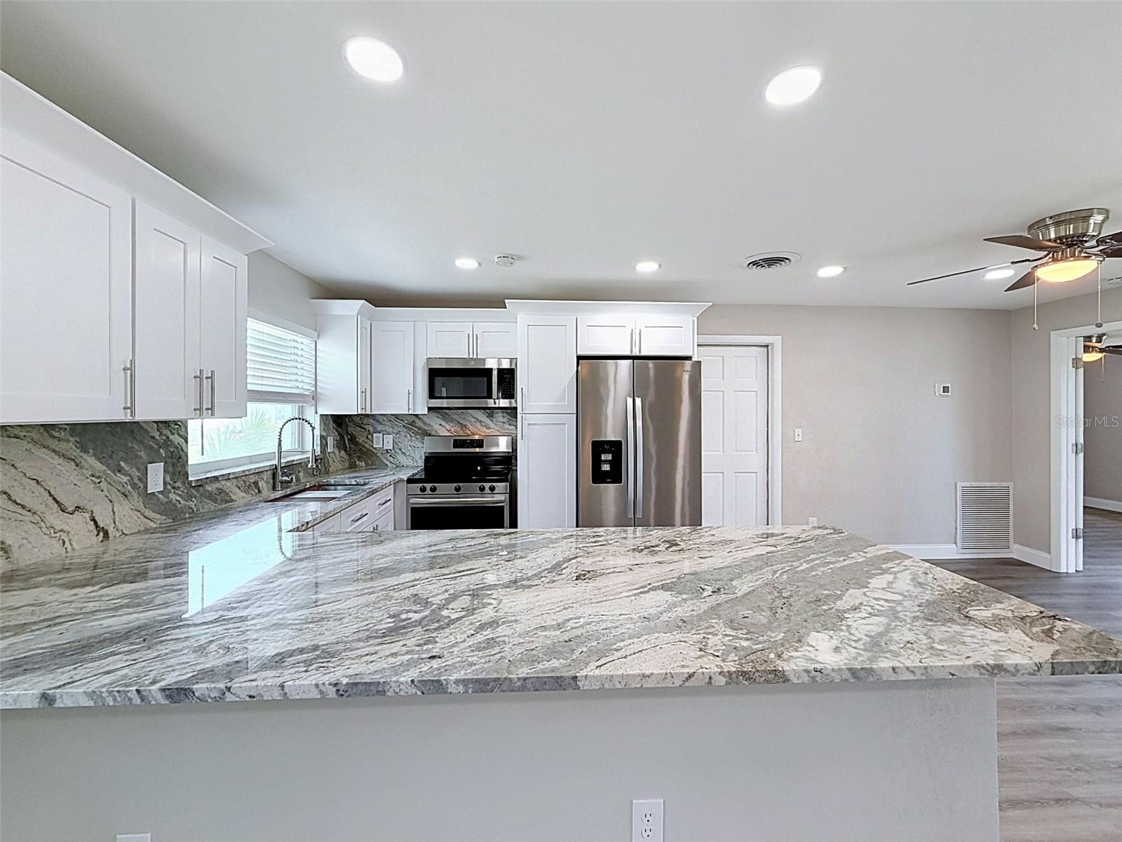 307 87TH AVE NE, ST PETERSBURG, FL — photo 11