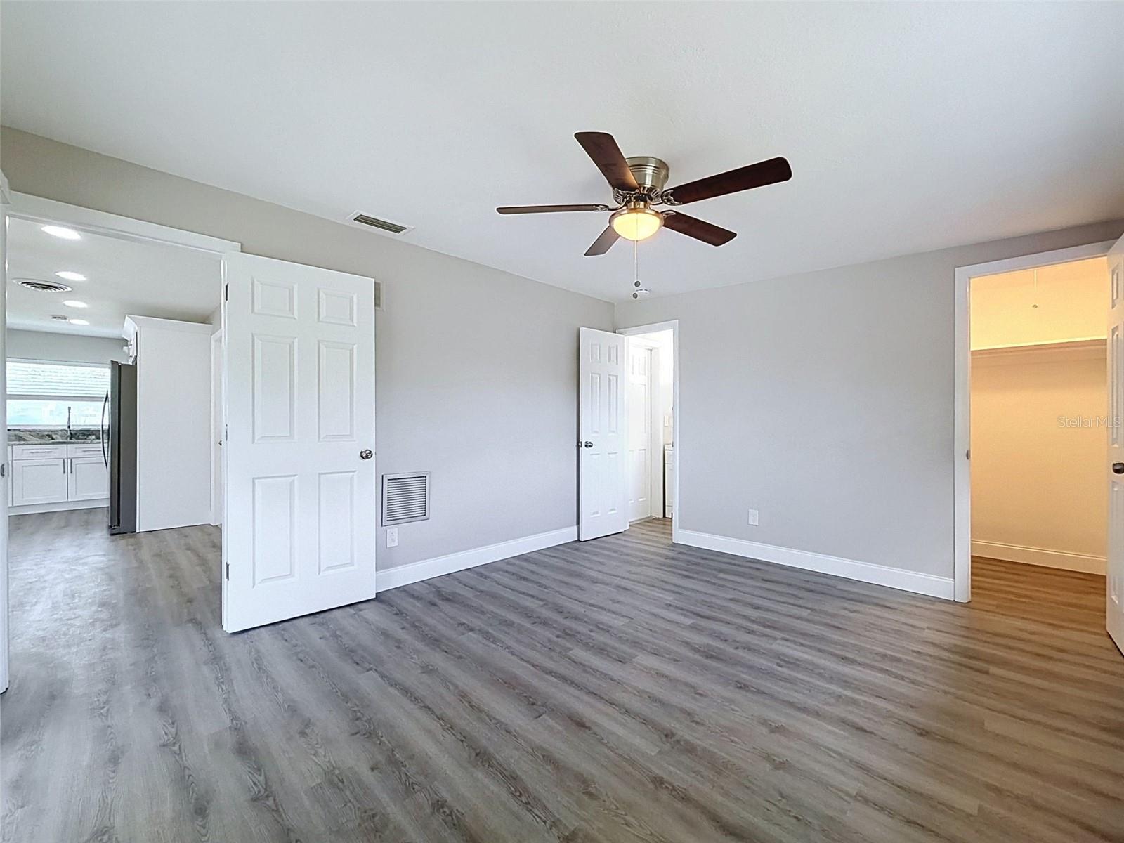 307 87TH AVE NE, ST PETERSBURG, FL — photo 12