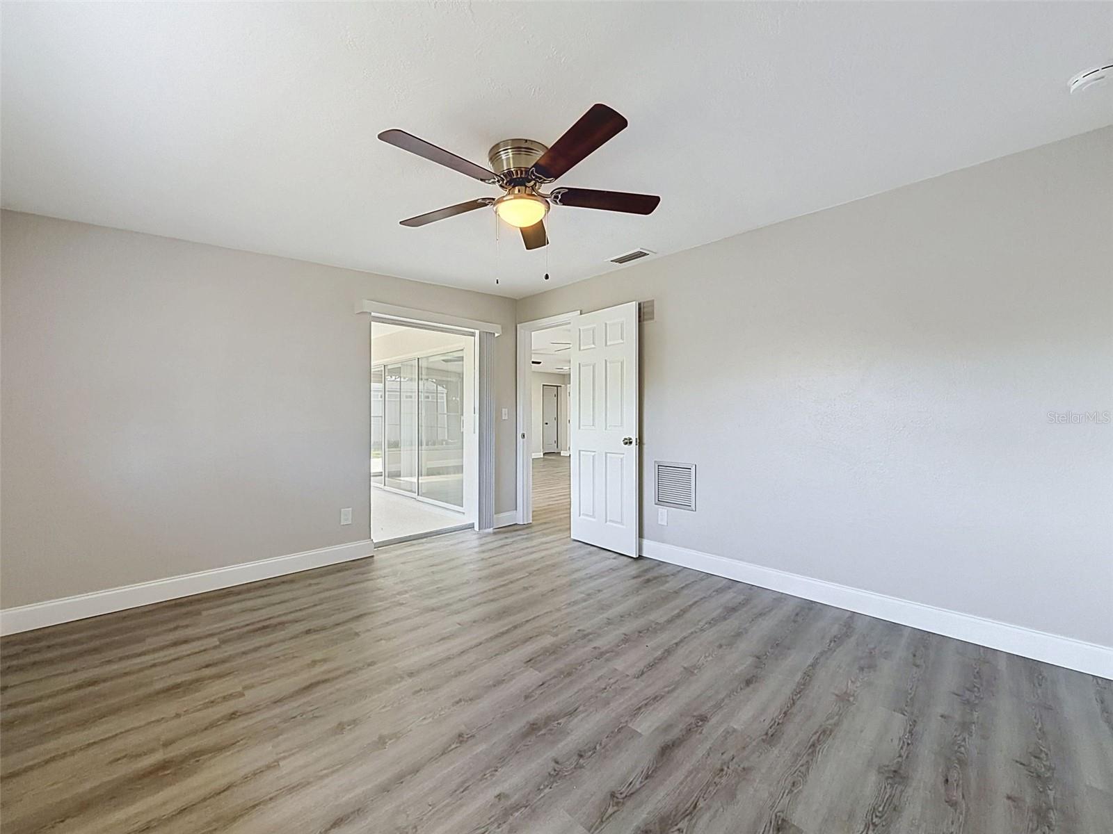 307 87TH AVE NE, ST PETERSBURG, FL — photo 13
