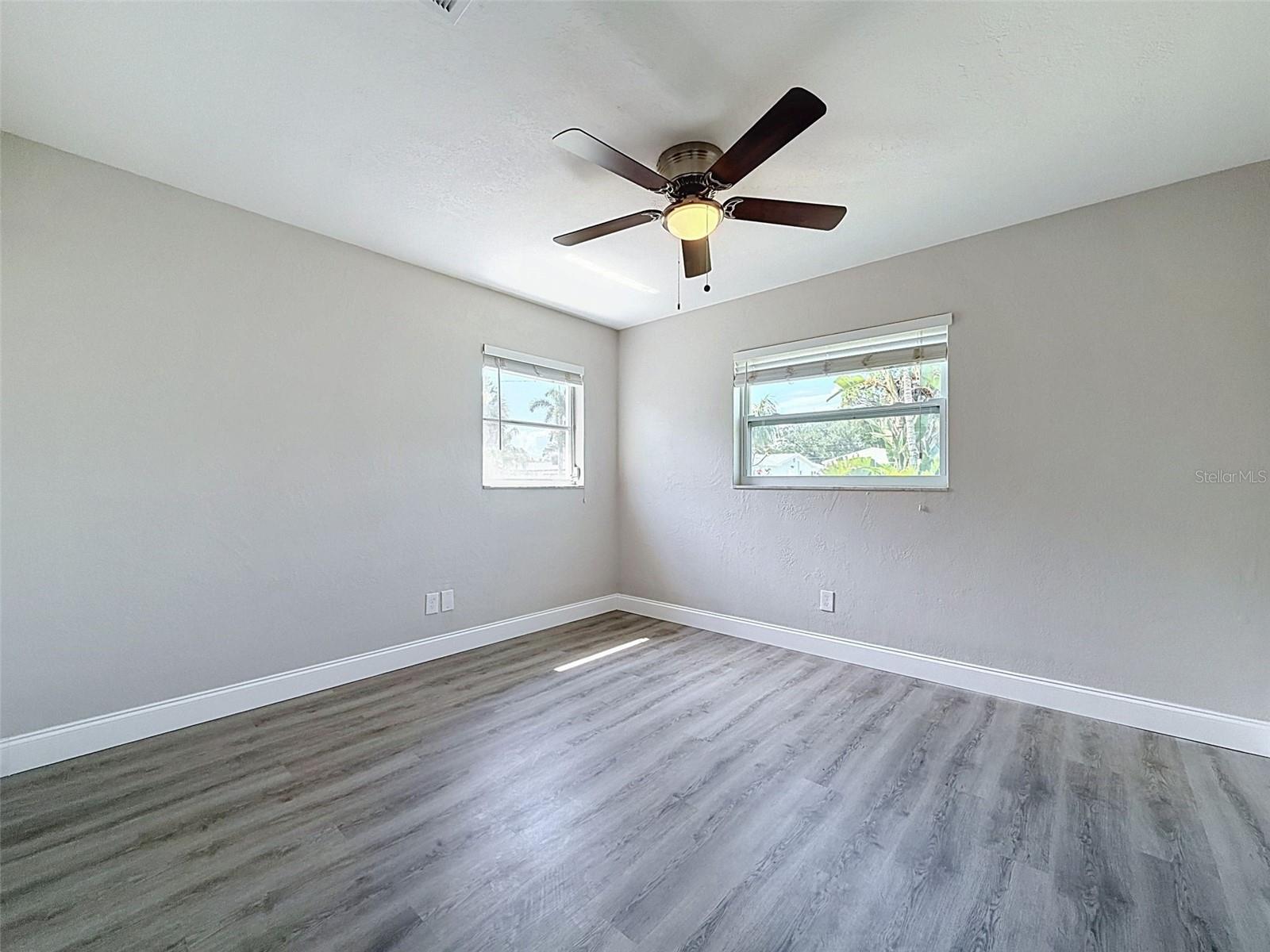 307 87TH AVE NE, ST PETERSBURG, FL — photo 15