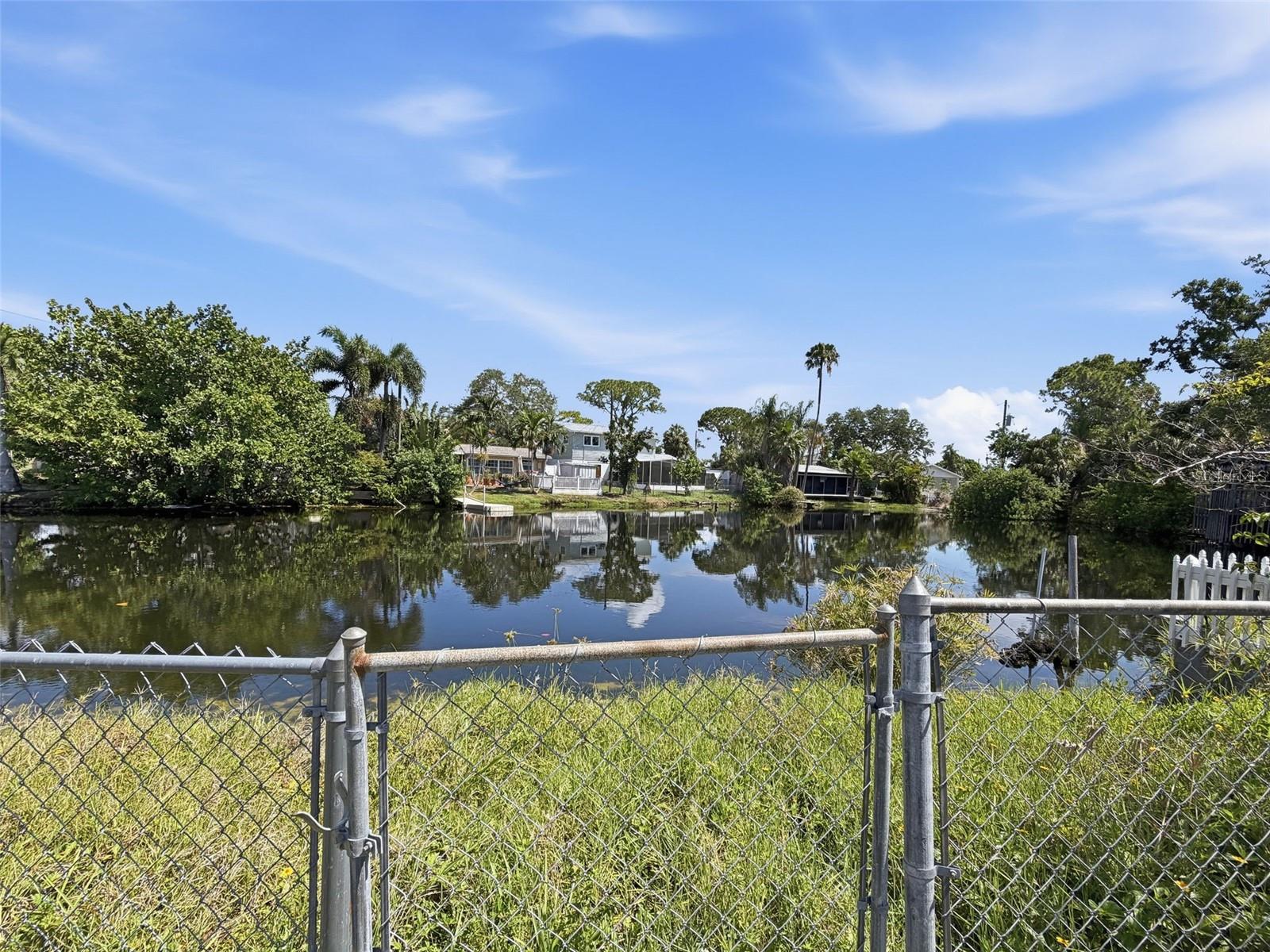 307 87TH AVE NE, ST PETERSBURG, FL — photo 23