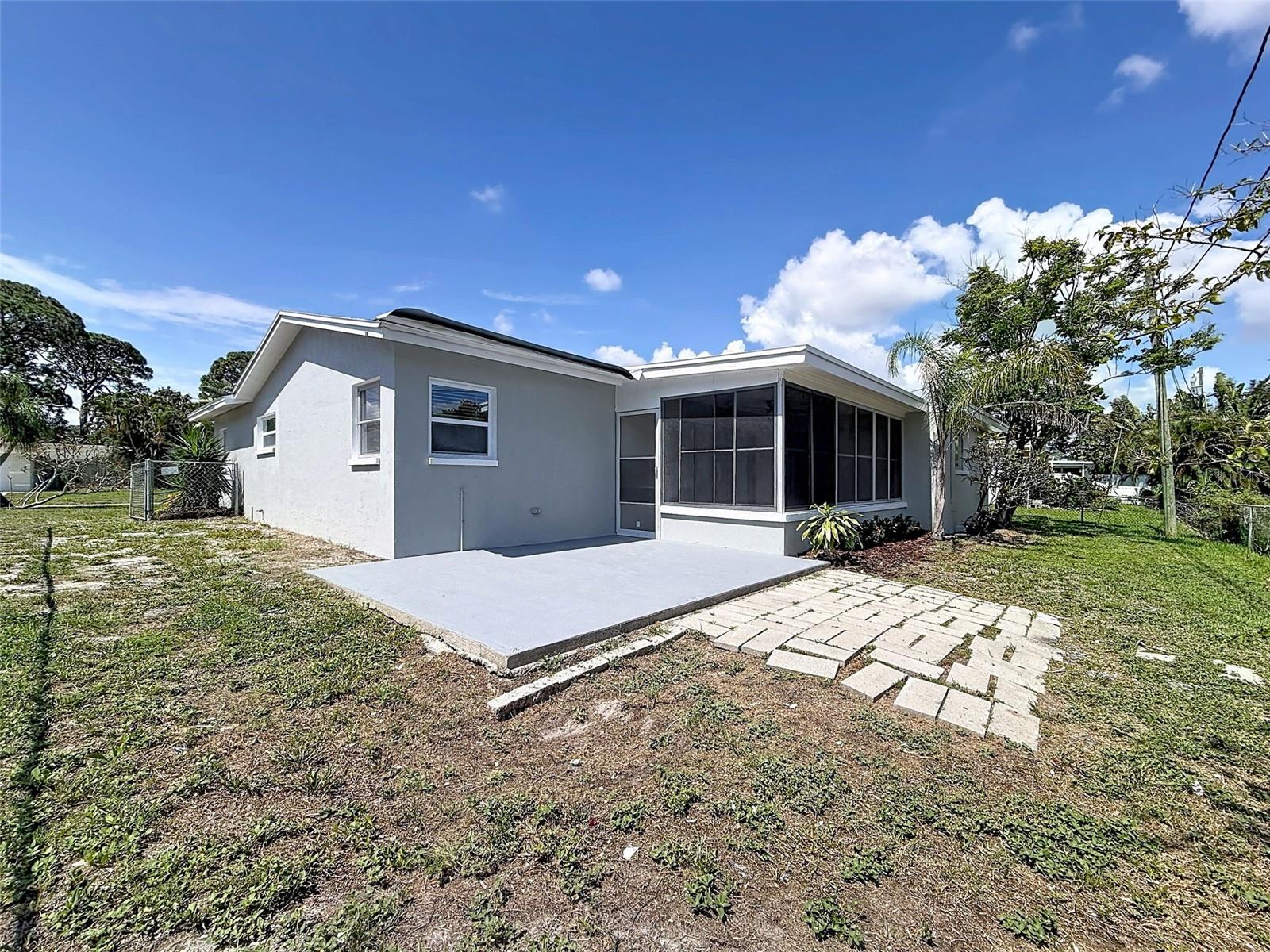 307 87TH AVE NE, ST PETERSBURG, FL — photo 24