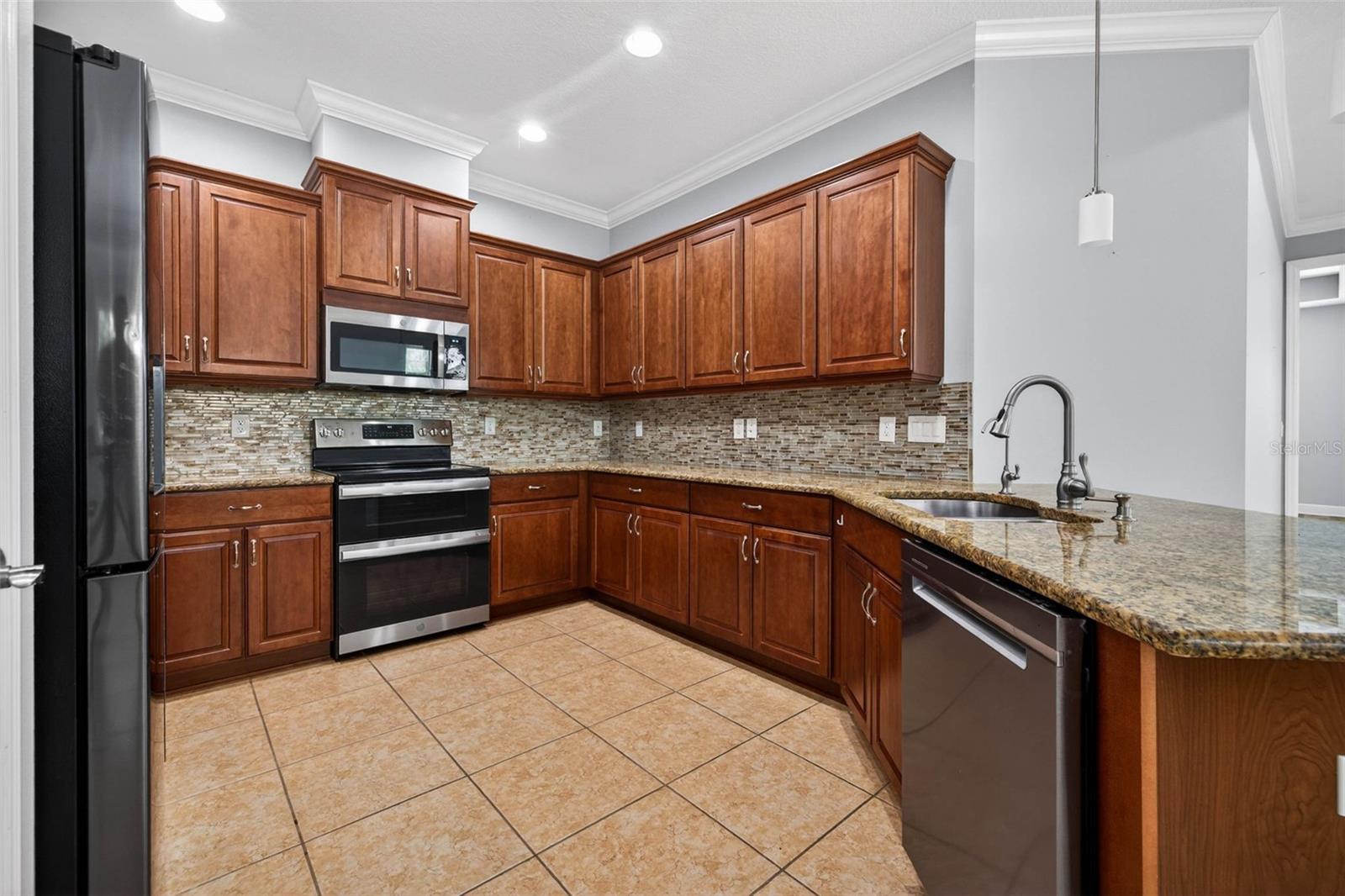 712 CHIPPER DR, SUN CITY CENTER, FL — photo 17