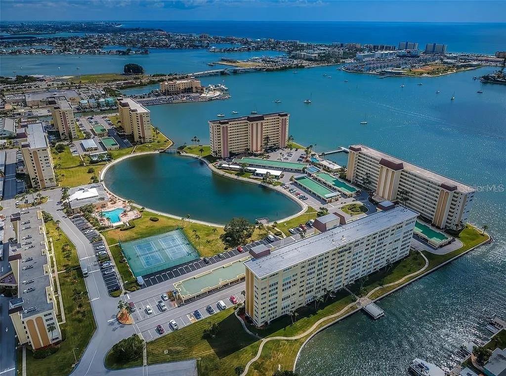 4575 COVE CIR #703, ST PETERSBURG, FL — photo 2
