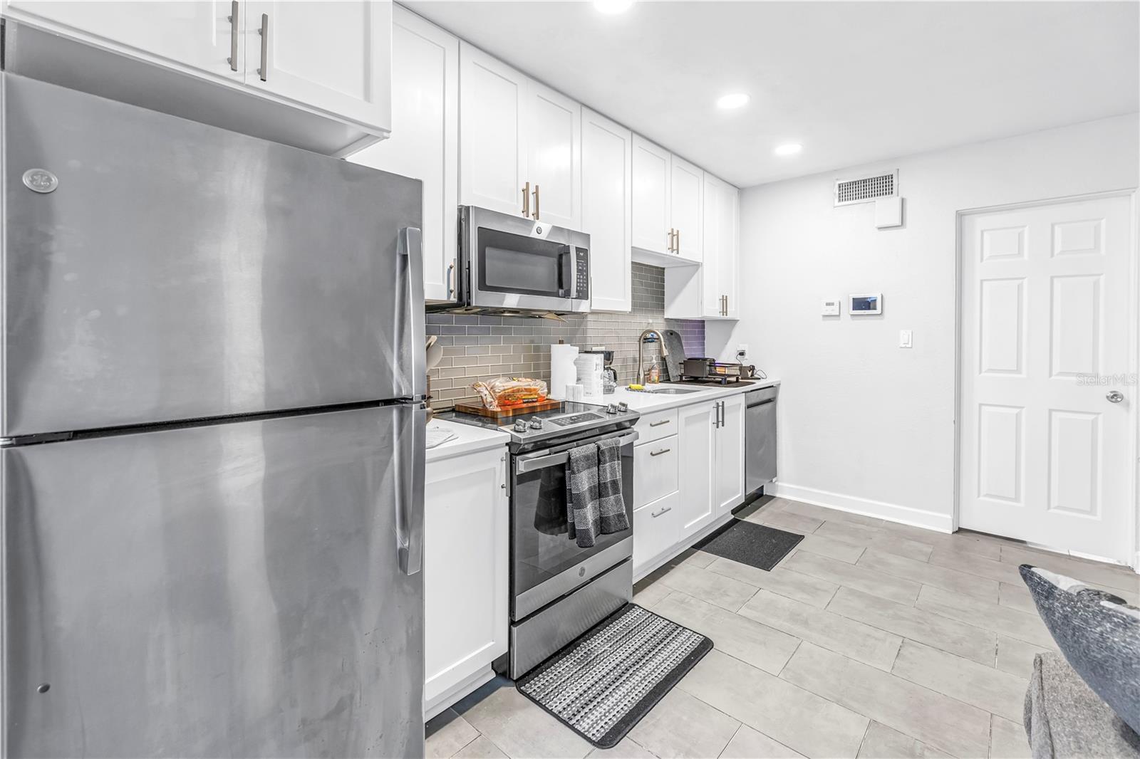 555 3RD ST N #13, ST PETERSBURG, FL — photo 17