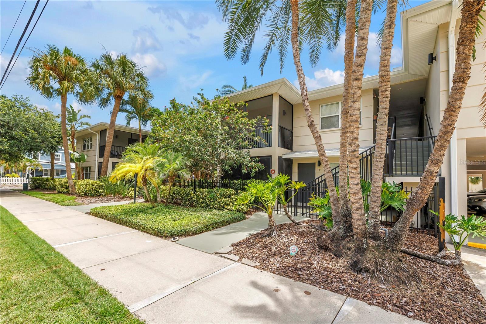 555 3RD ST N #13, ST PETERSBURG, FL — photo 28