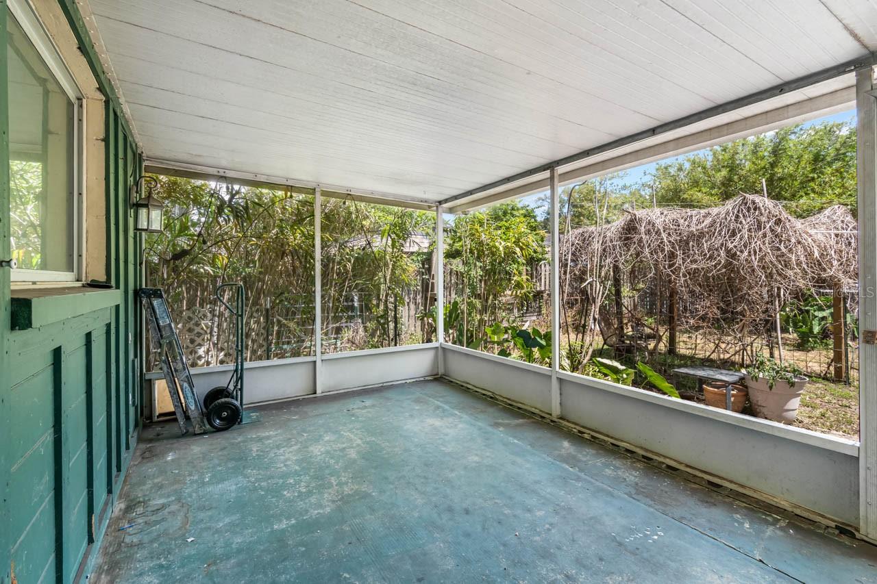 201 MASON ST, BRANDON, FL — photo 32