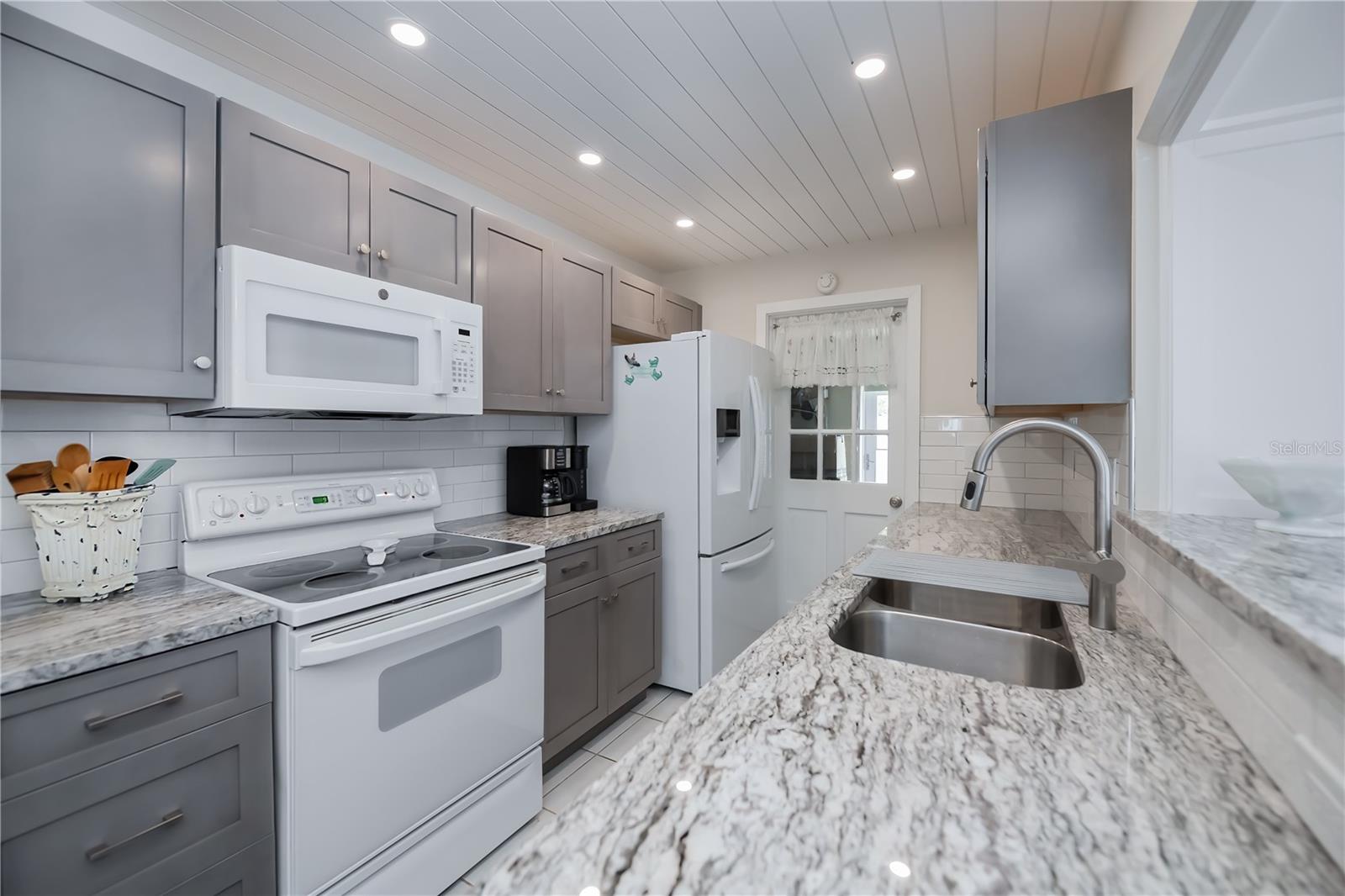 18451 GOODMAN CIR, PORT CHARLOTTE, FL — photo 26
