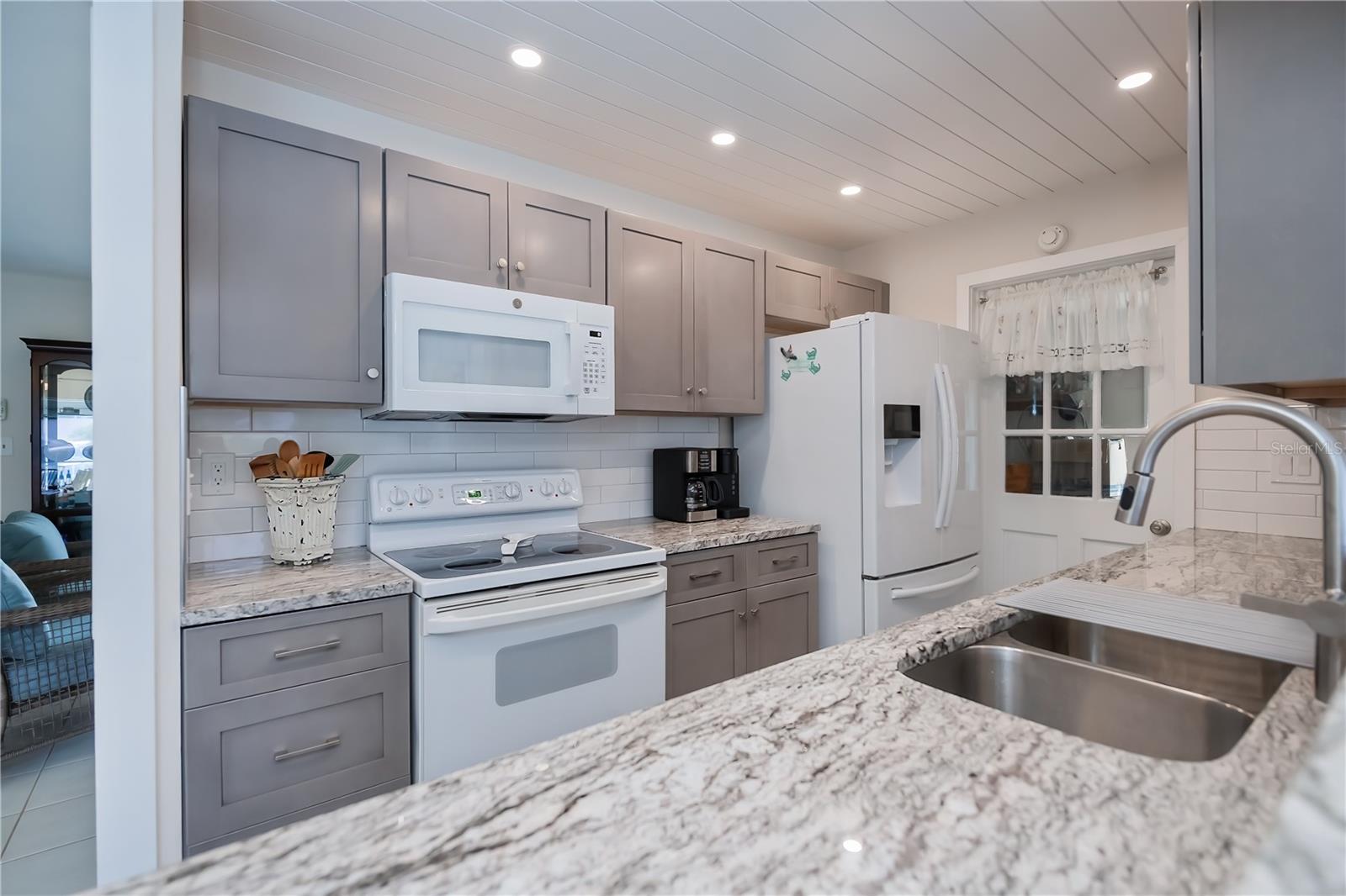 18451 GOODMAN CIR, PORT CHARLOTTE, FL — photo 27