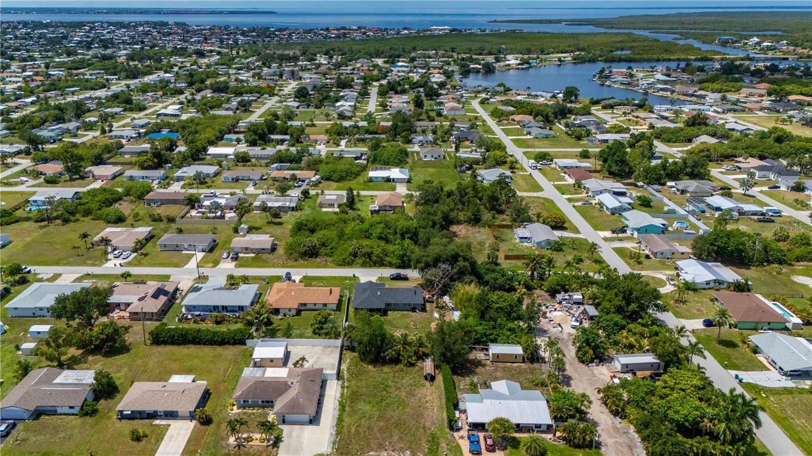 209 CYPRESS AVE NW, PORT CHARLOTTE, FL — photo 3