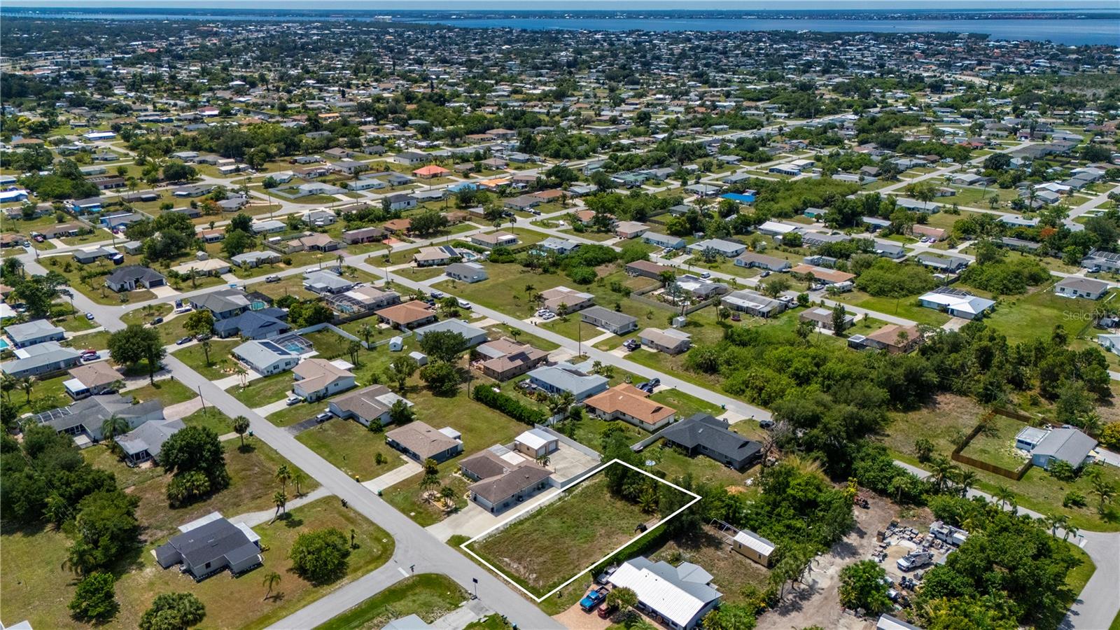 209 CYPRESS AVE NW, PORT CHARLOTTE, FL — photo 4