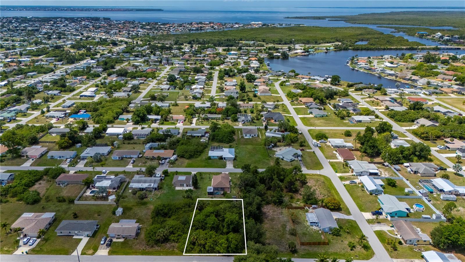 209 FORREST AVE NW, PORT CHARLOTTE, FL