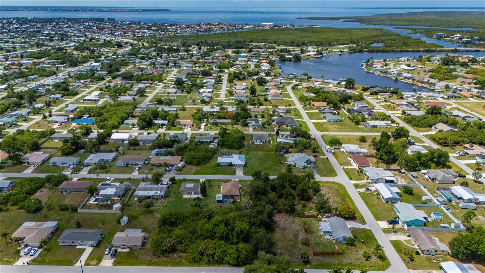 209 FORREST AVE NW, PORT CHARLOTTE, FL — photo 2