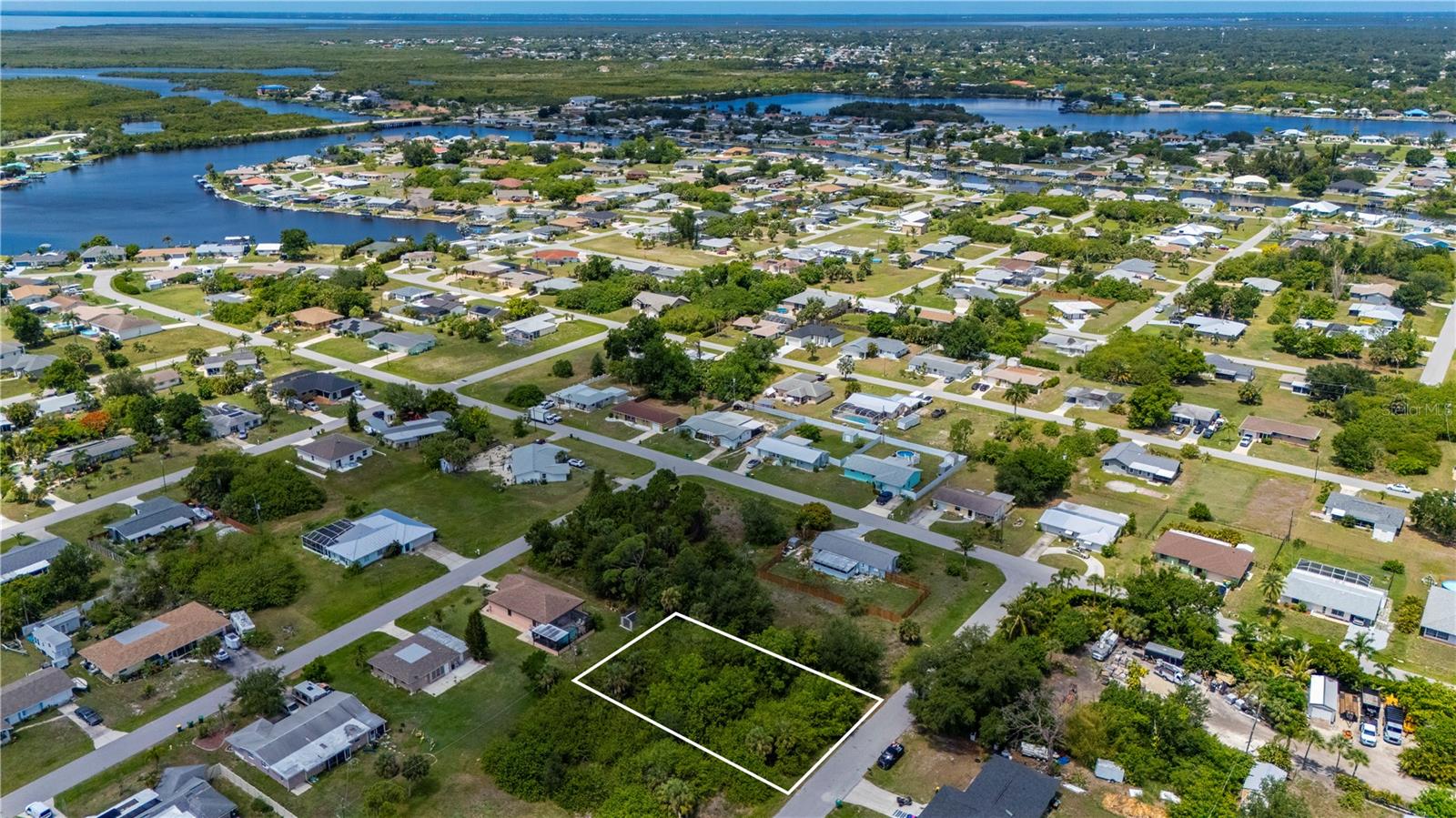 209 FORREST AVE NW, PORT CHARLOTTE, FL — photo 3