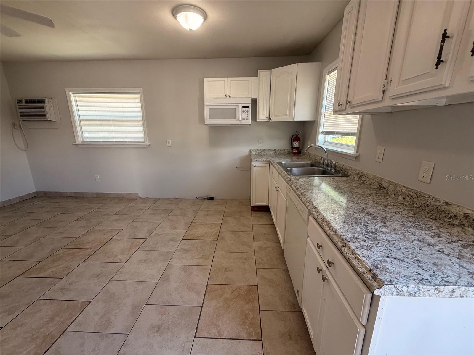 110 FOREST AVE #8, DAVENPORT, FL — photo 3