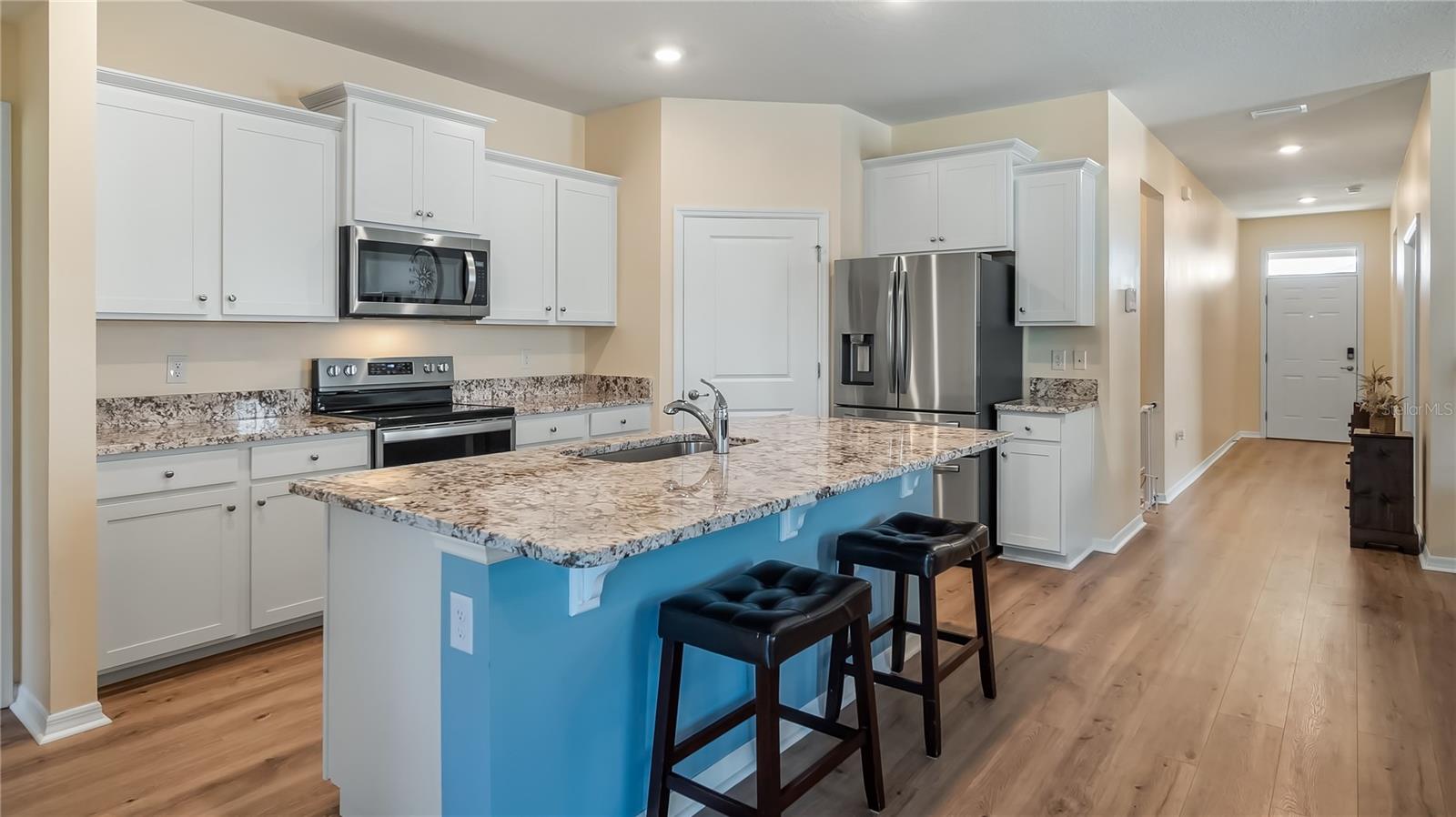 8033 PENROSE PL, WILDWOOD, FL — photo 4