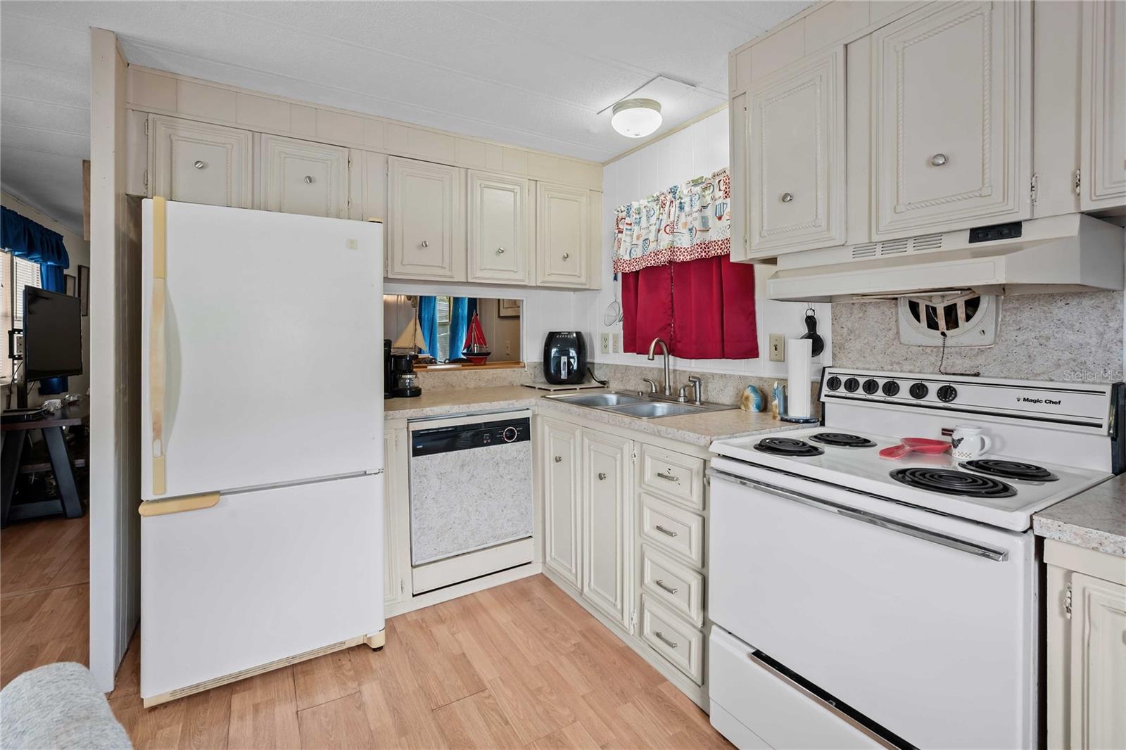 3834 SARAH DR, WESLEY CHAPEL, FL — photo 11